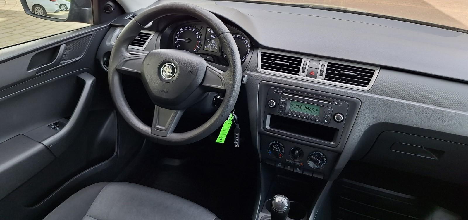 SalonPL 1.6TDI 90KM bezwypadkowy klimatyzacja radio fabryczne VAT23% 9
