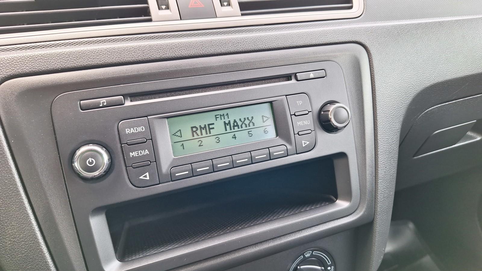 SalonPL 1.6TDI 90KM bezwypadkowy klimatyzacja radio fabryczne VAT23% 17