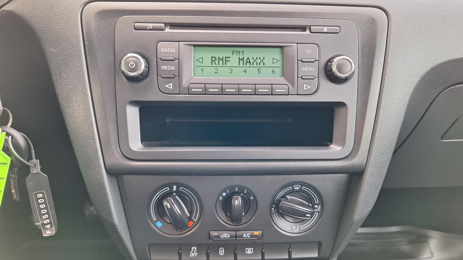 SalonPL 1.6TDI 90KM bezwypadkowy klimatyzacja radio fabryczne VAT23% 16