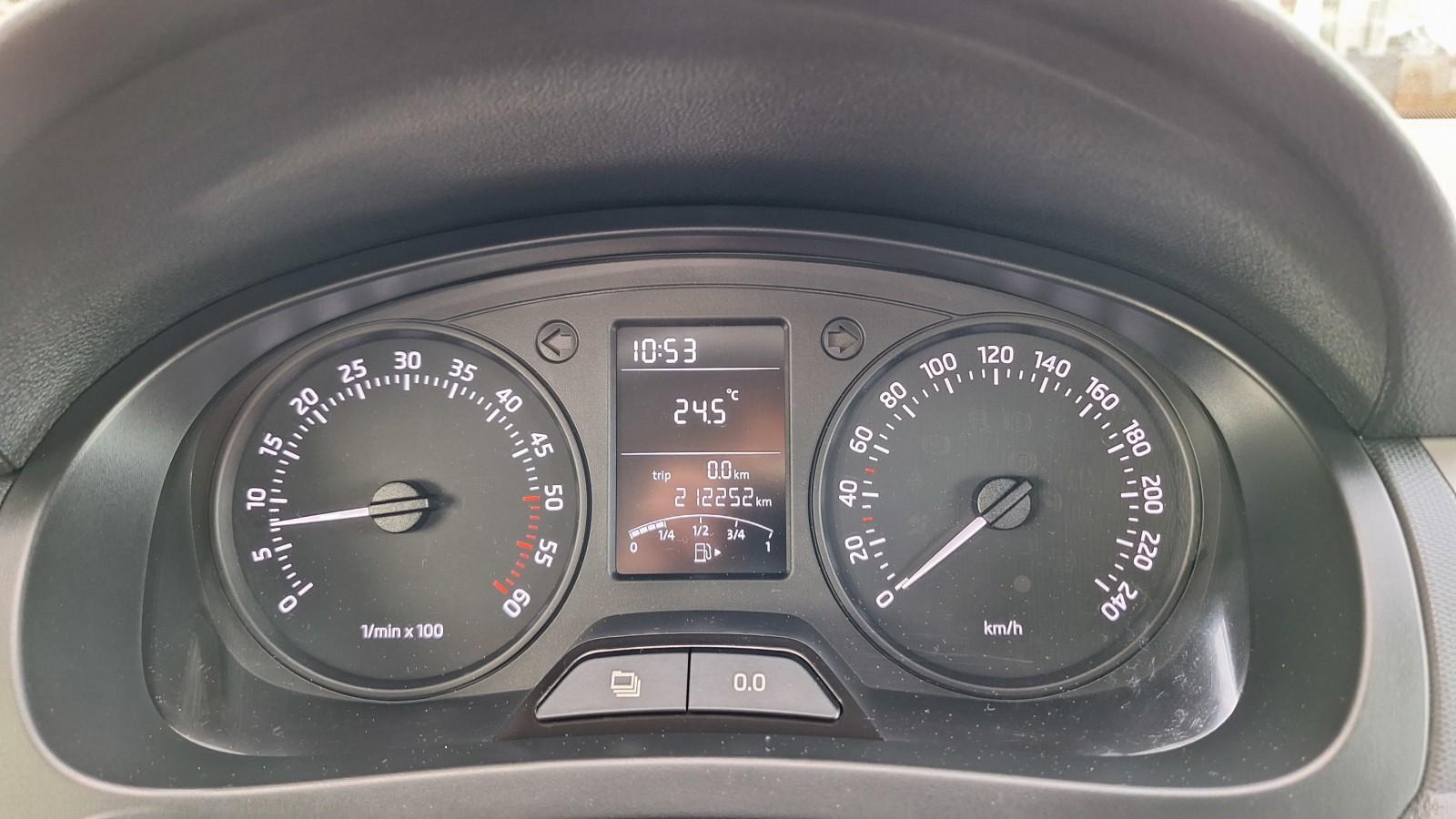 SalonPL 1.6TDI 90KM bezwypadkowy klimatyzacja radio fabryczne VAT23% 20