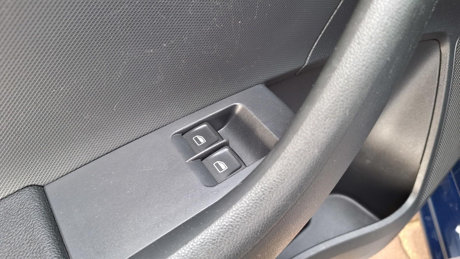 SalonPL 1.6TDI 90KM bezwypadkowy klimatyzacja radio fabryczne VAT23% 10