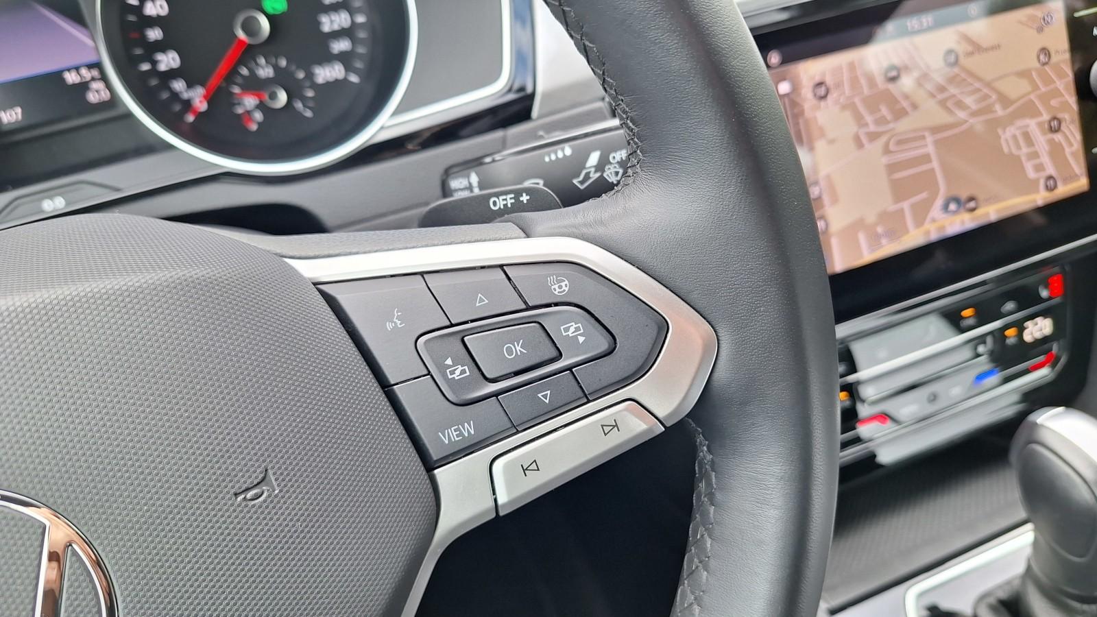 SalonPL serwis ASO 1.5TSI 150KM bezwypadkow pakiety kamera łopatki VAT 17