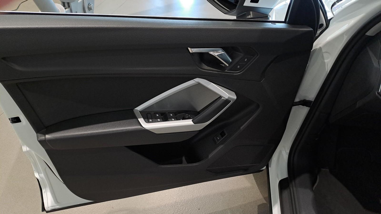Audi Q3 Sportback null 9