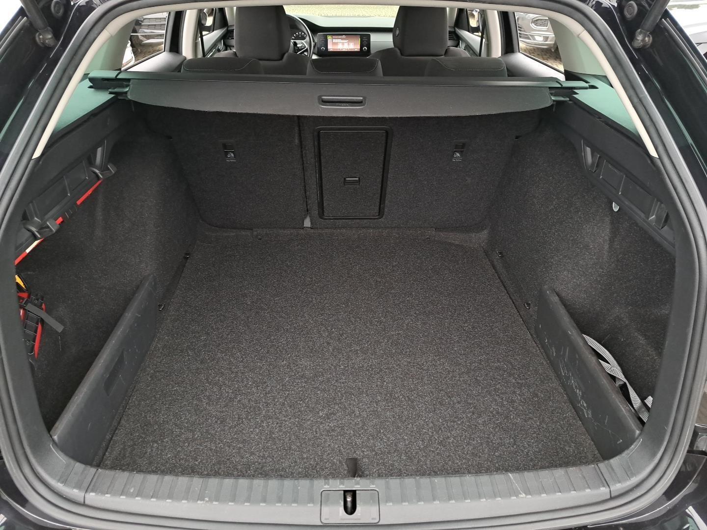 SalonPL Ambition 2.0TDI 150KM LED KessyFull SmartLink Kamera 17" FV23% 29