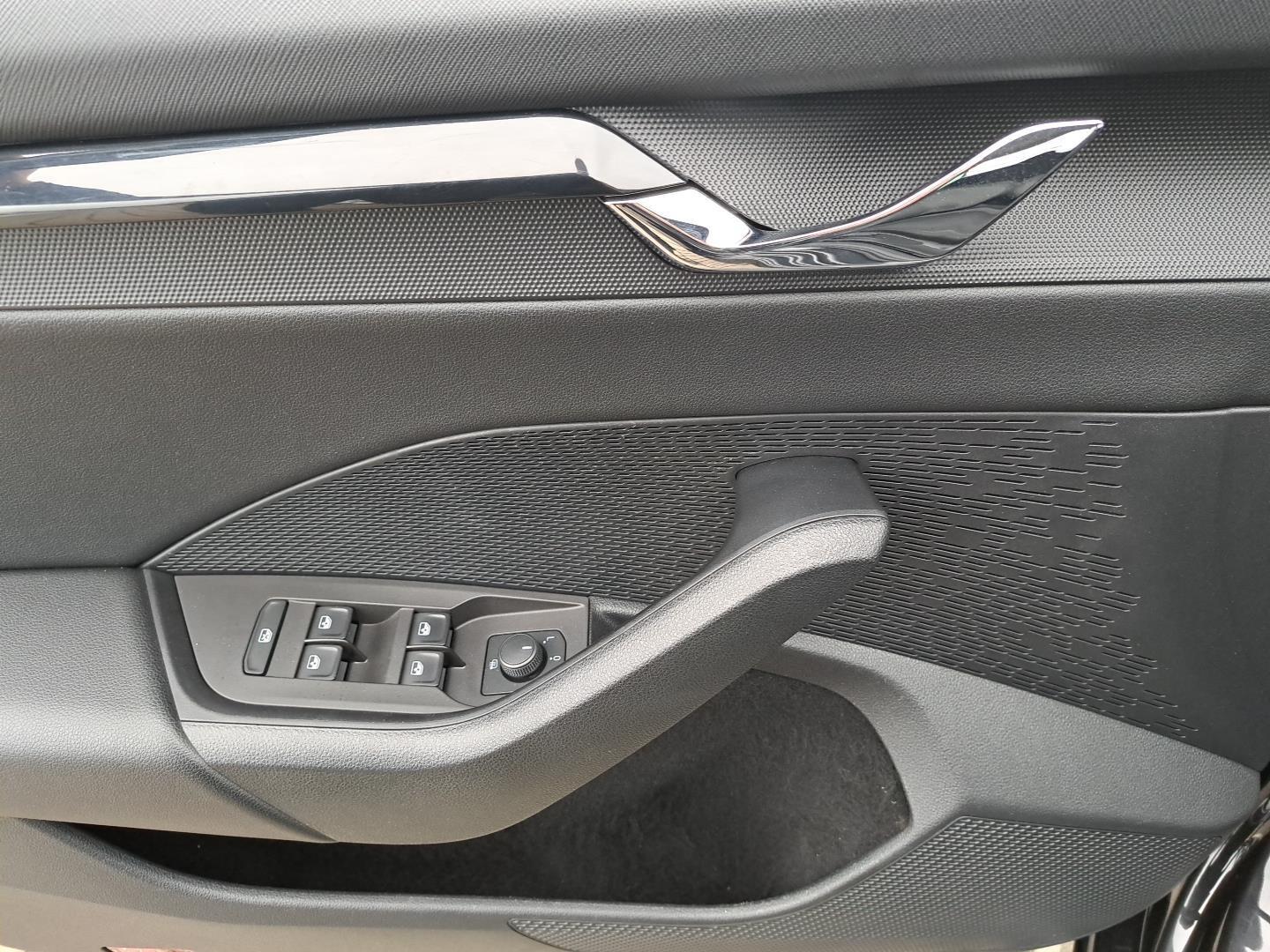 SalonPL Ambition 2.0TDI 150KM LED KessyFull SmartLink Kamera 17" FV23% 12