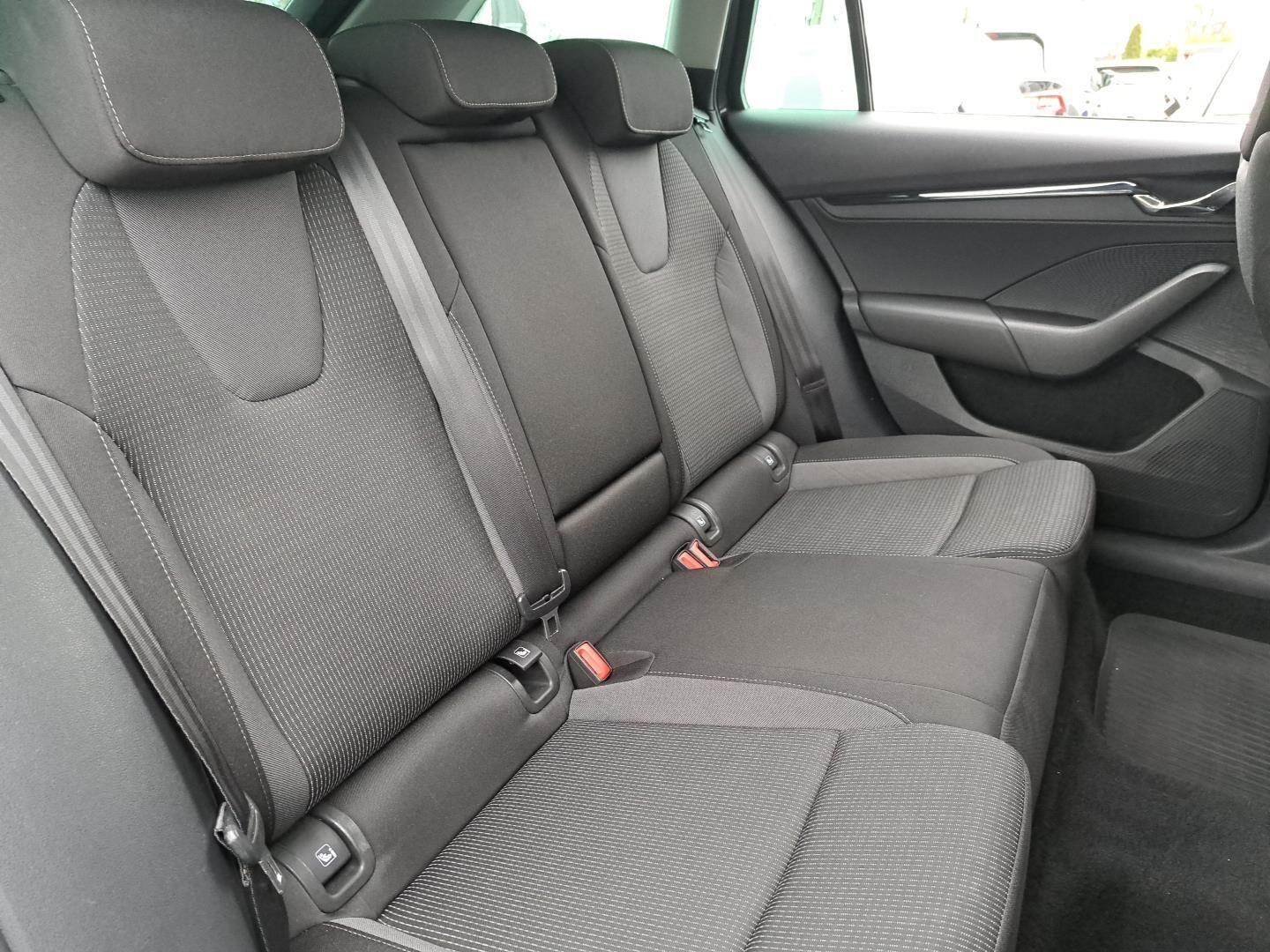 SalonPL Ambition 2.0TDI 150KM LED KessyFull SmartLink Kamera 17" FV23% 14