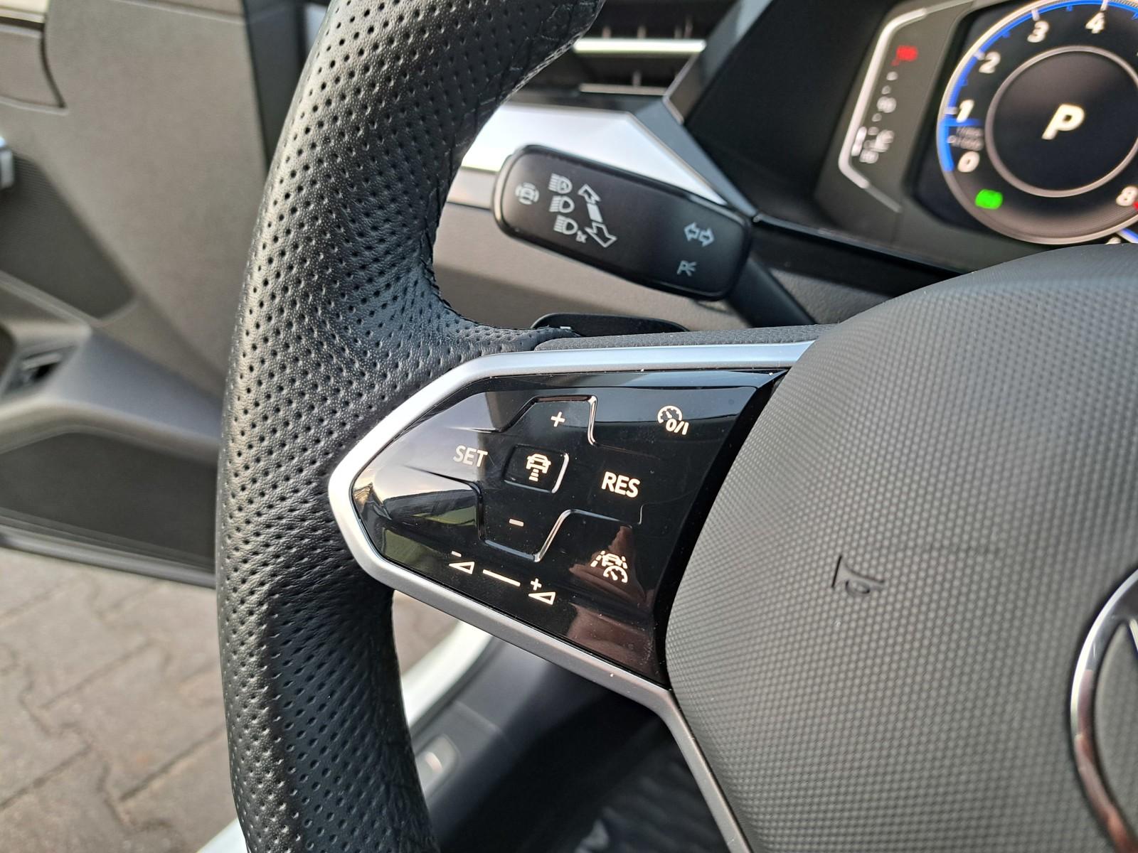 ELEGANCE 4Motion DSG Keyless Lane Assist LED Cyfrowe zegary Kamera APP 11