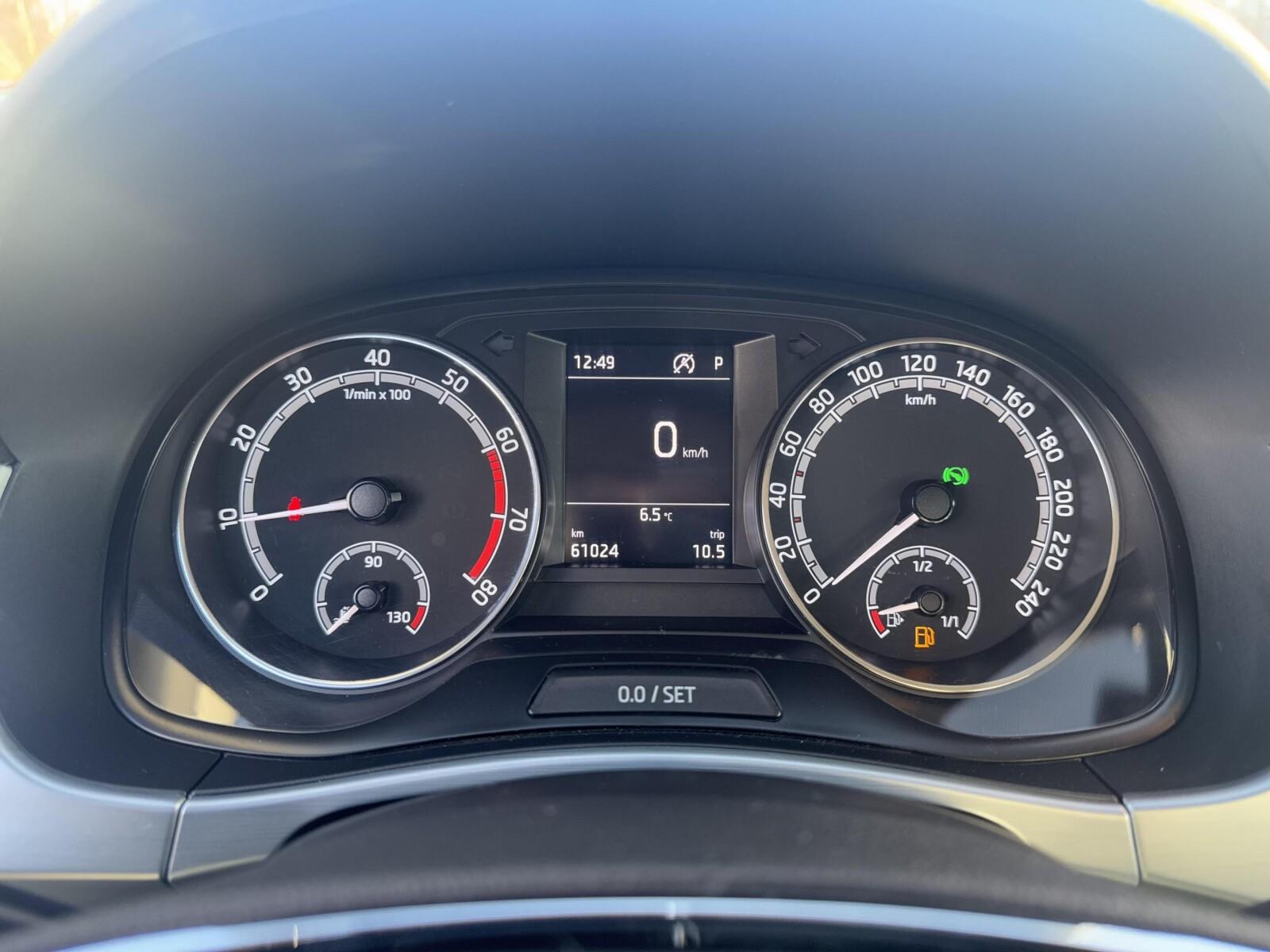 1.0 TSI Ambition DSG, SmartLink, Czujniki parkowania tył, pakiet zima 15