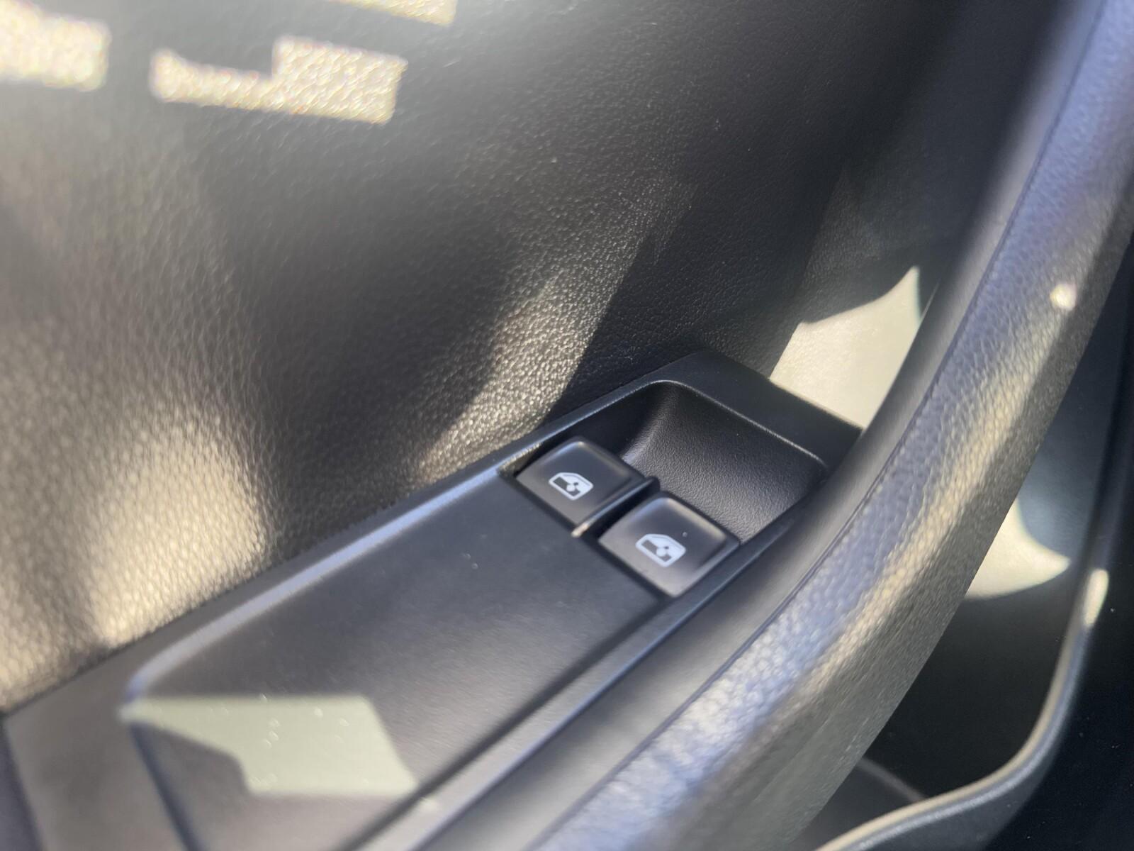 1.0 TSI Ambition DSG, SmartLink, Czujniki parkowania tył, pakiet zima 13