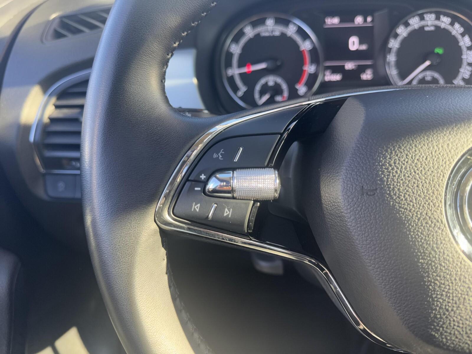 1.0 TSI Ambition DSG, SmartLink, Czujniki parkowania tył, pakiet zima 16