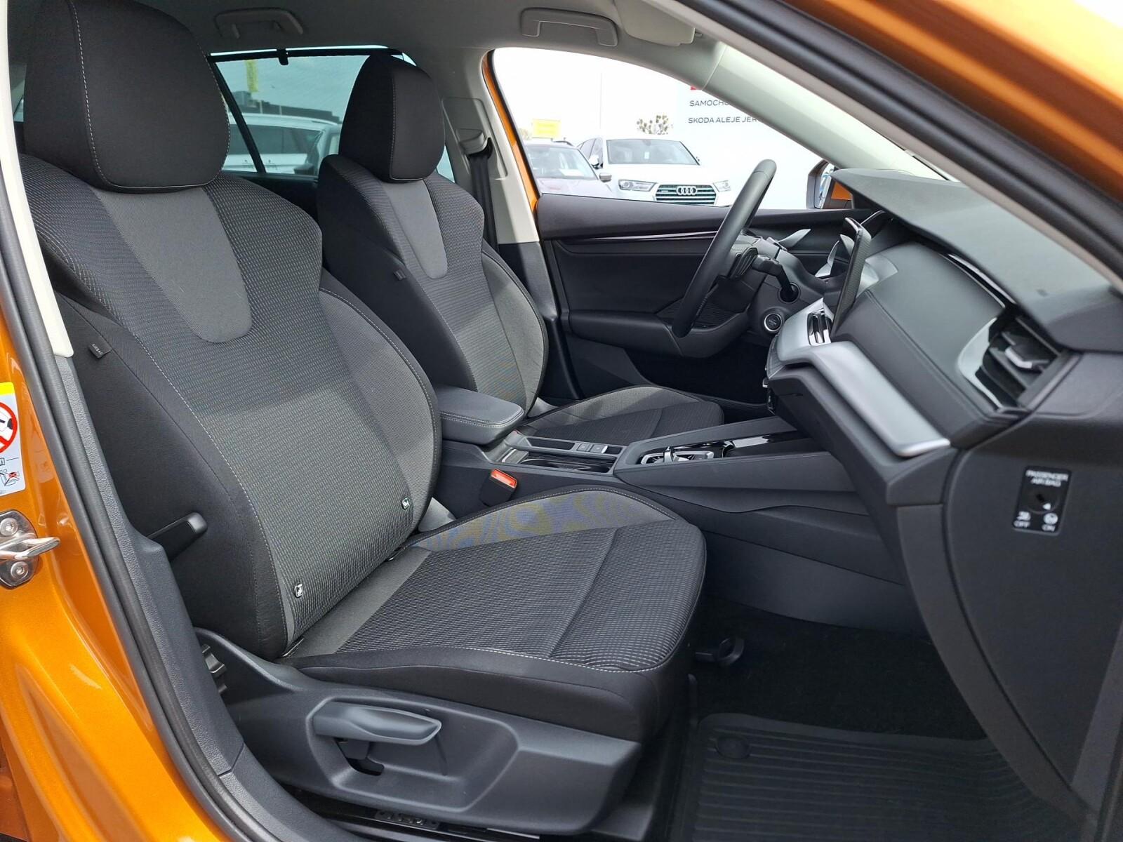 Selection 1,5 TSI 115KM DSG m-HEV, Salon Polska 9