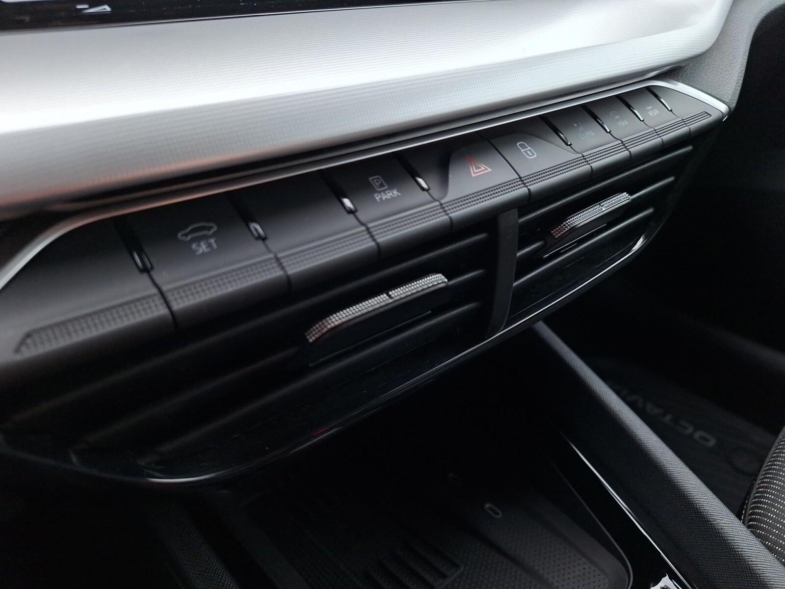 Selection 1,5 TSI 115KM DSG m-HEV, Salon Polska 21