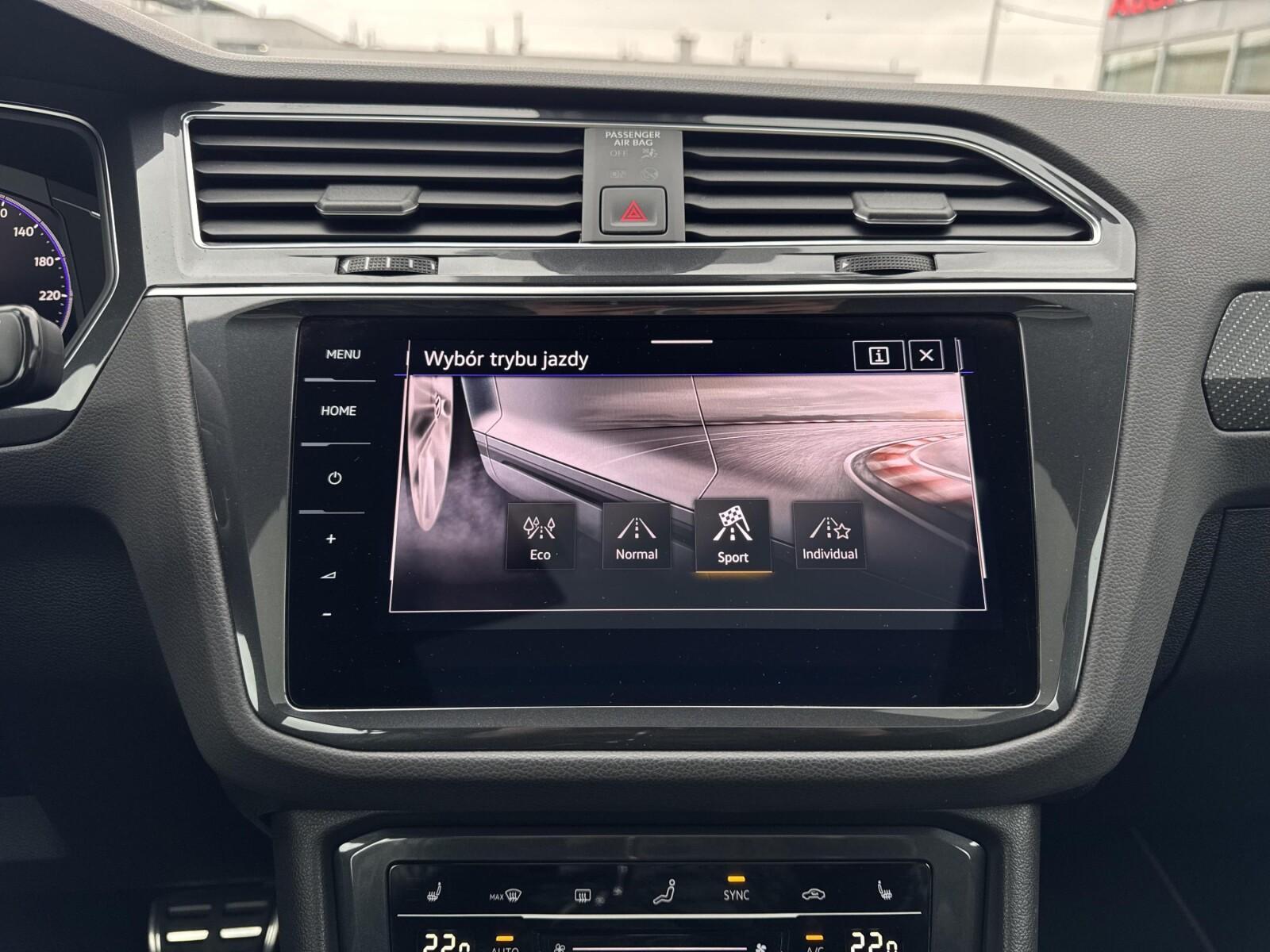 Volkswagen Tiguan R-line, 4x4, Kamera 360, hak, Matrix, Asystenci 32