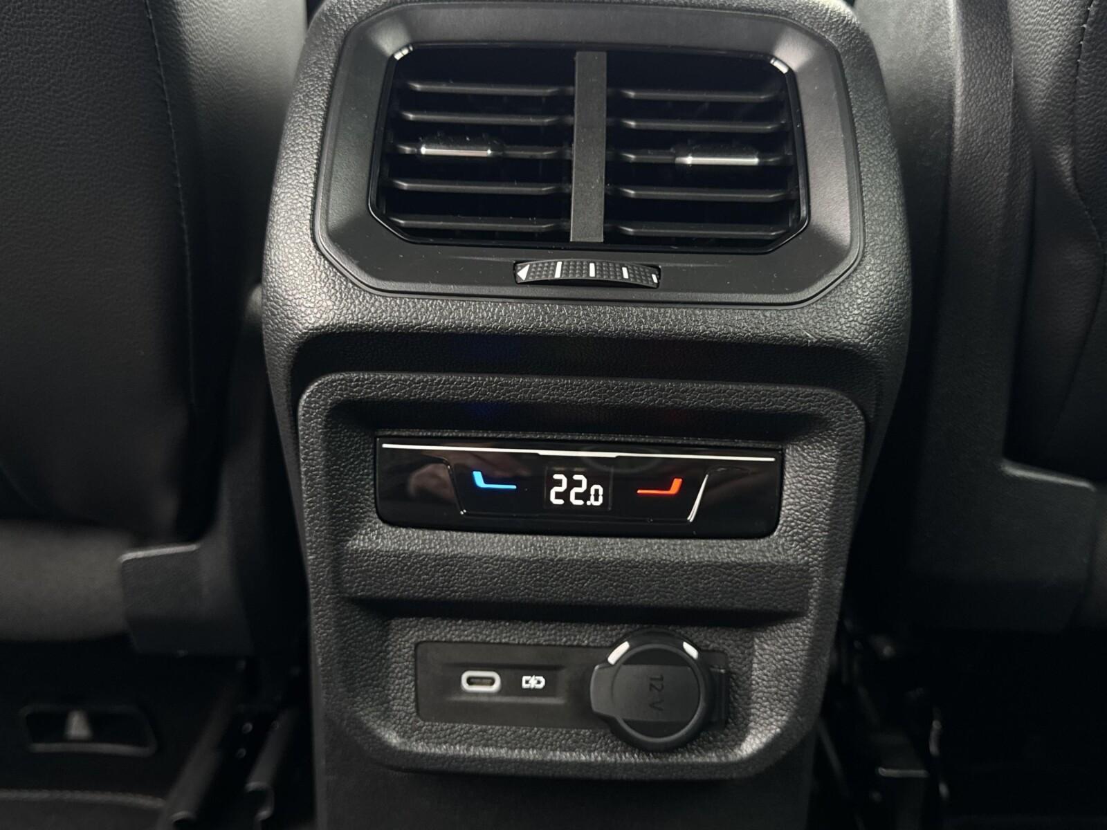 Volkswagen Tiguan R-line, 4x4, Kamera 360, hak, Matrix, Asystenci 14