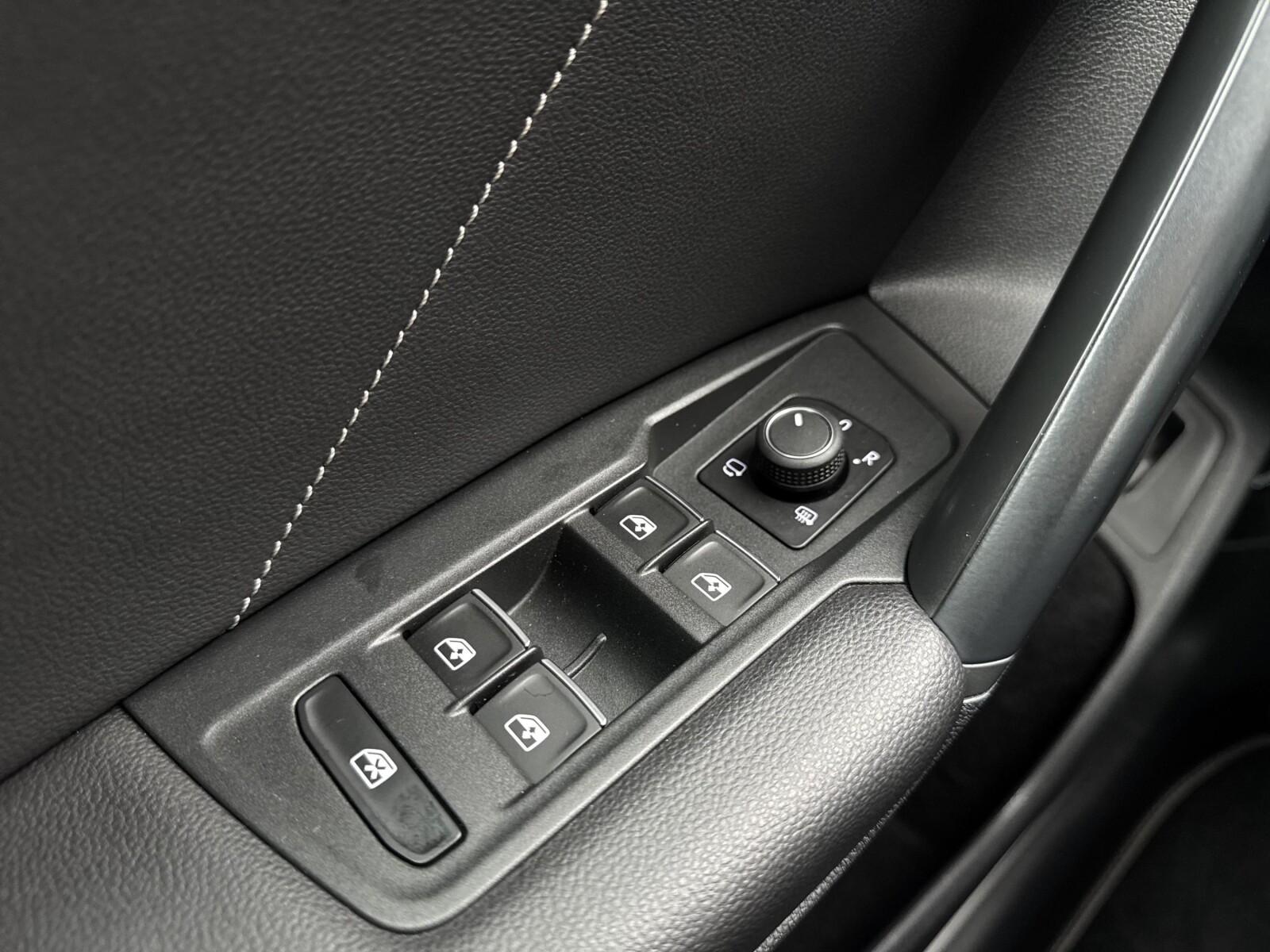Volkswagen Tiguan R-line, 4x4, Kamera 360, hak, Matrix, Asystenci 17