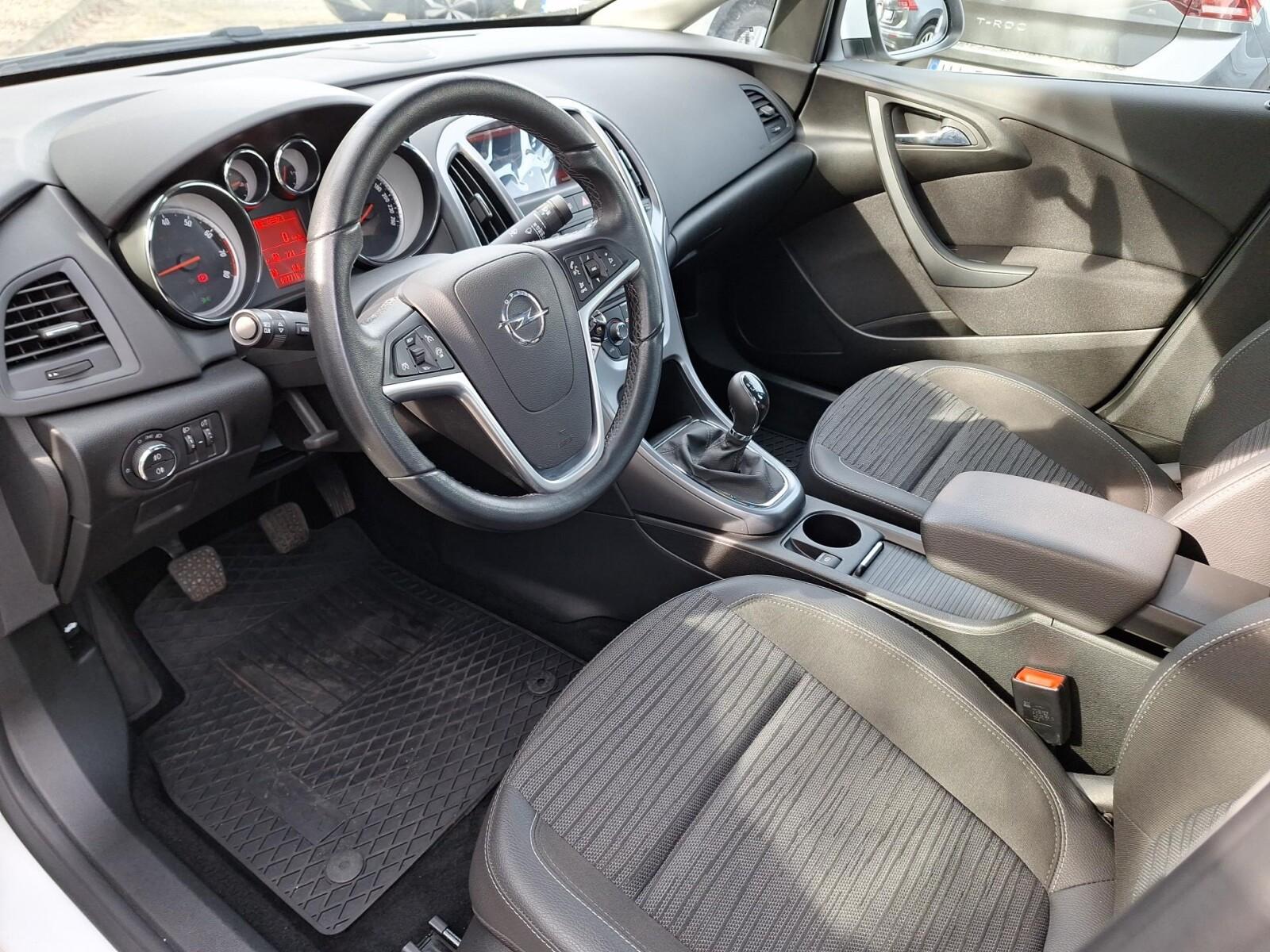 Active | Czujniki parkowania | Bluetooth | Tempomat | Serwis ASO 9