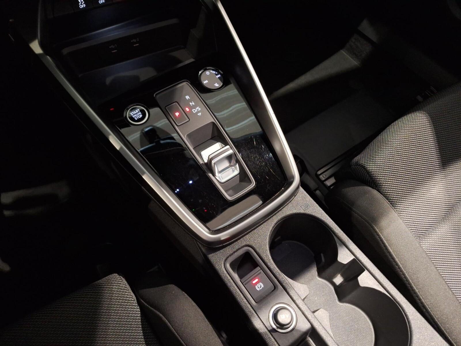 FV23% Dach szklany Kamera Fotel sportowy Audi smartphone interface 13