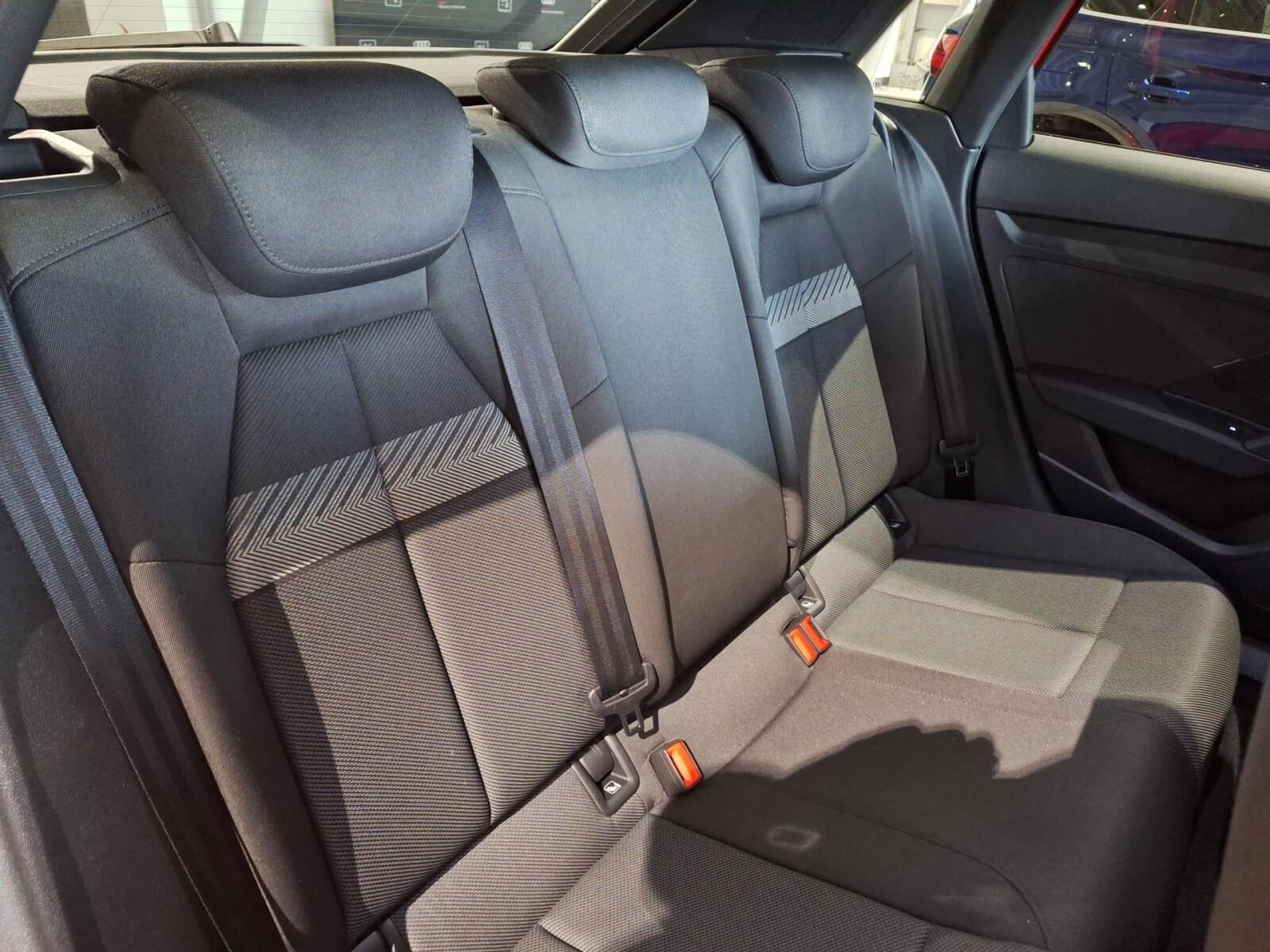 FV23% Dach szklany Kamera Fotel sportowy Audi smartphone interface 10