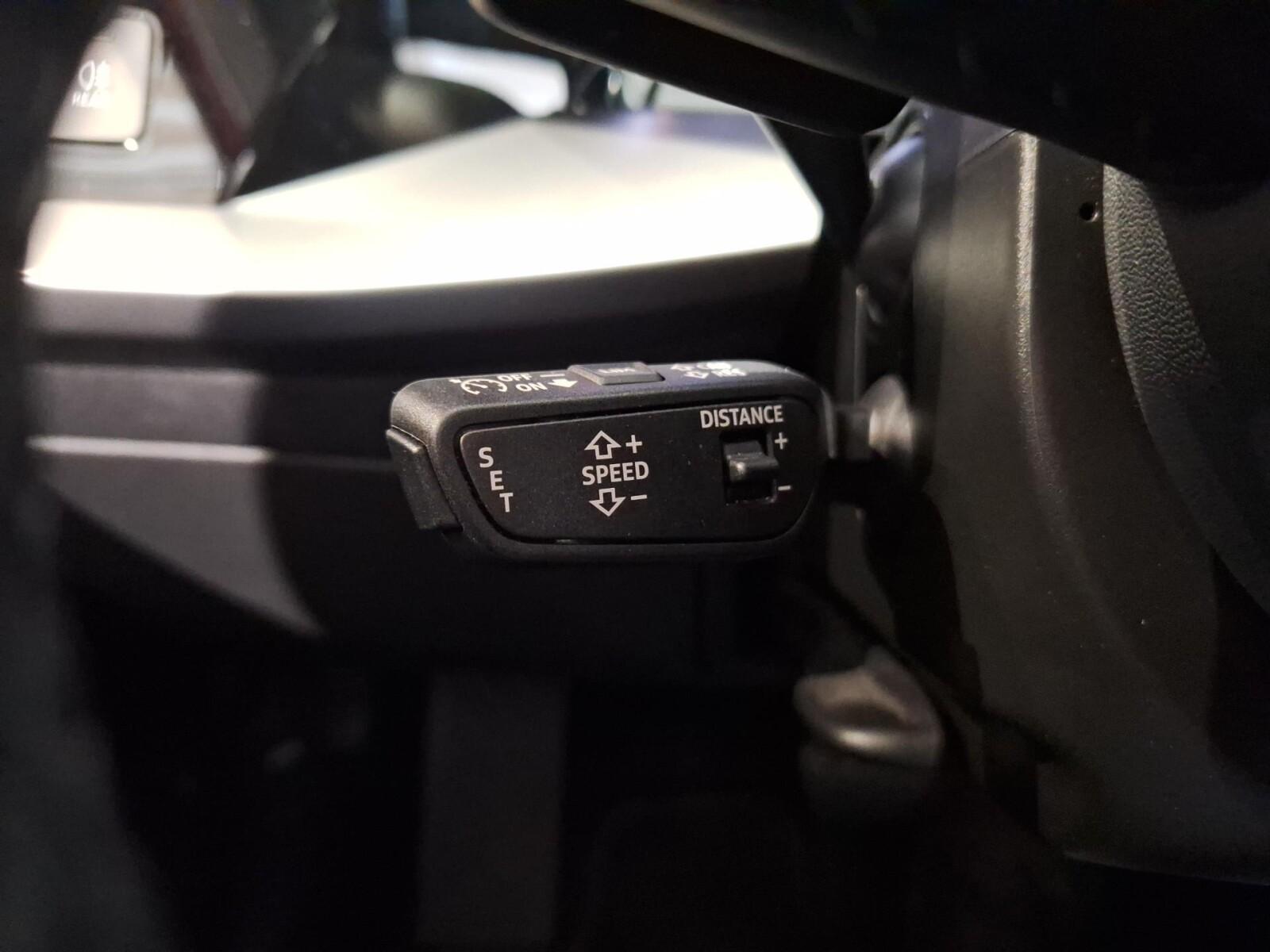 FV23% Dach szklany Kamera Fotel sportowy Audi smartphone interface 18