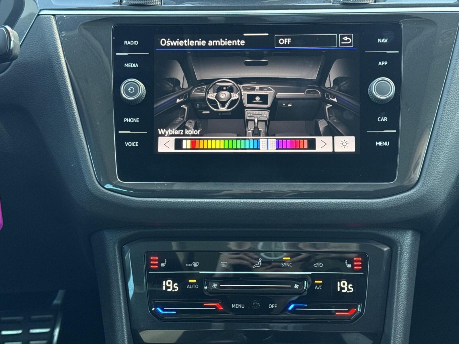 Android Auto Nawigacja Head-Up Kamera Reflektory LED Lane assist 23