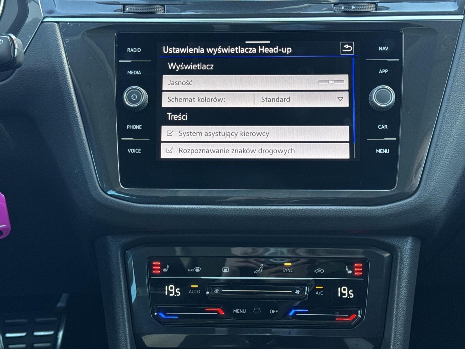 Android Auto Nawigacja Head-Up Kamera Reflektory LED Lane assist 22