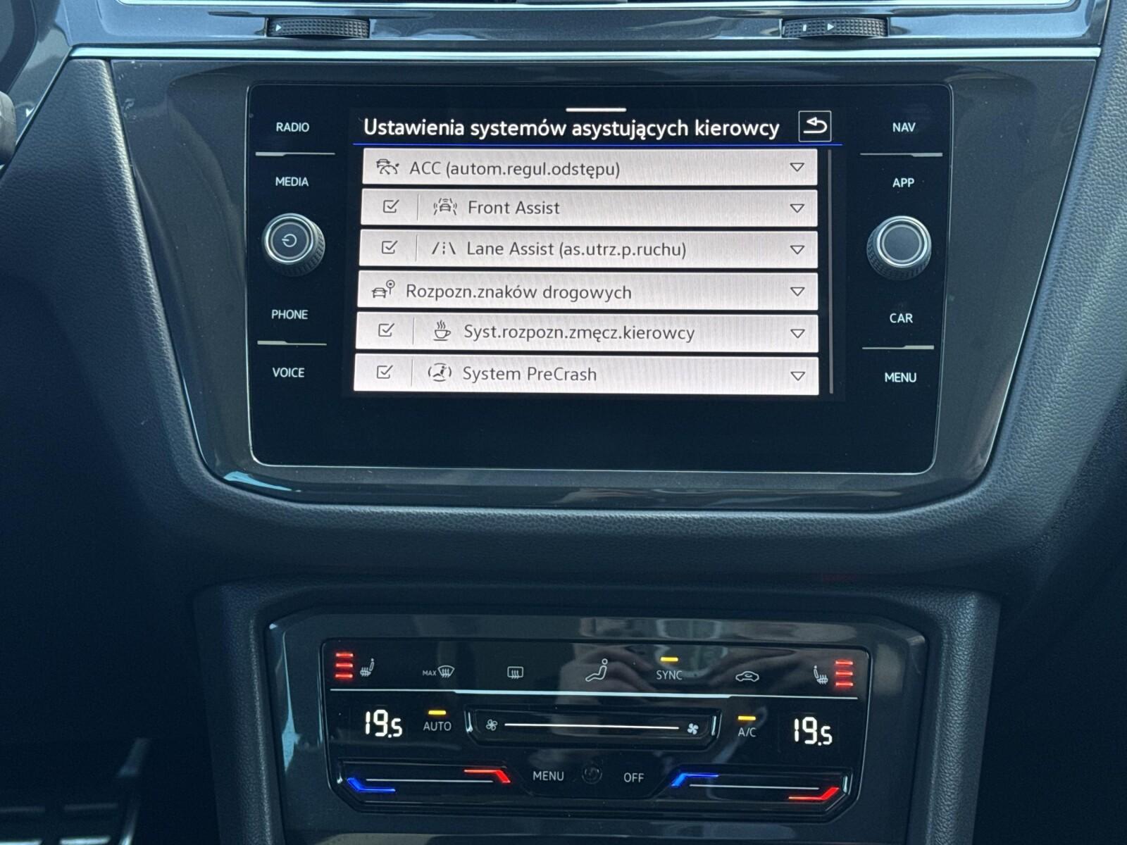 Android Auto Nawigacja Head-Up Kamera Reflektory LED Lane assist 20