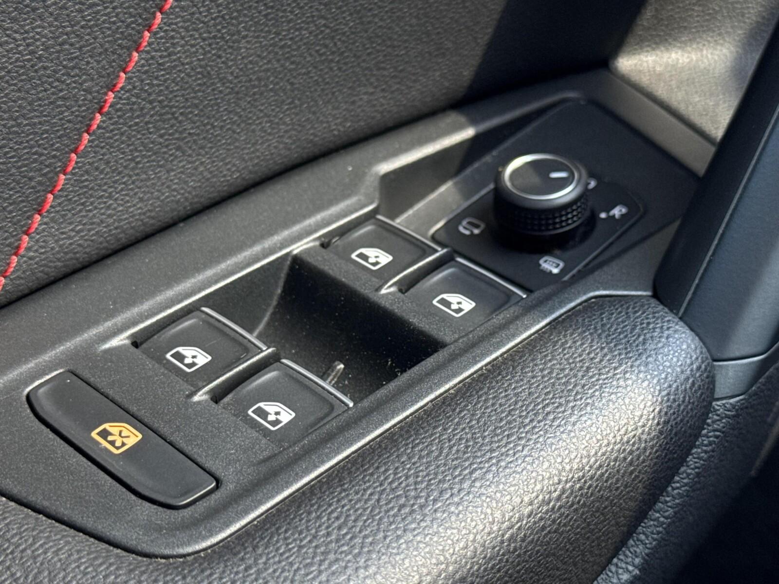 Android Auto Nawigacja Head-Up Kamera Reflektory LED Lane assist 26