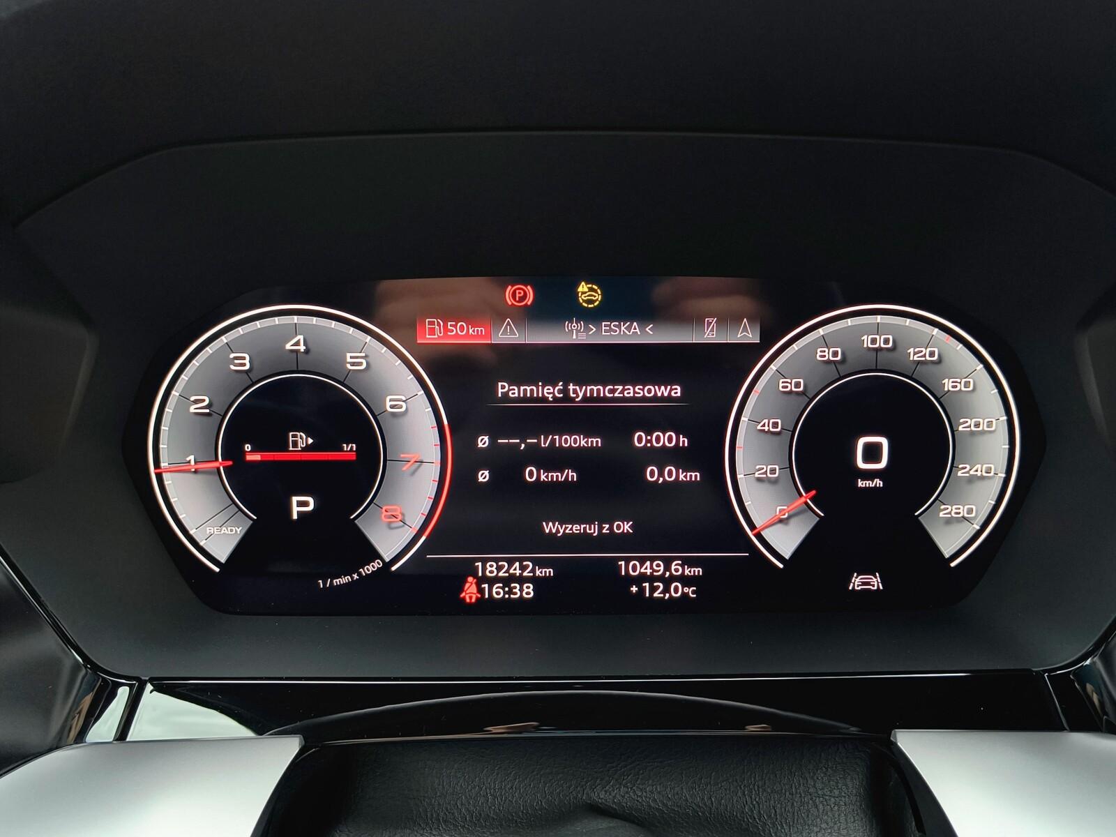Kamera cofania, S-line, Auto-hold, czarna podsufitka, fotele kubełkowe 20