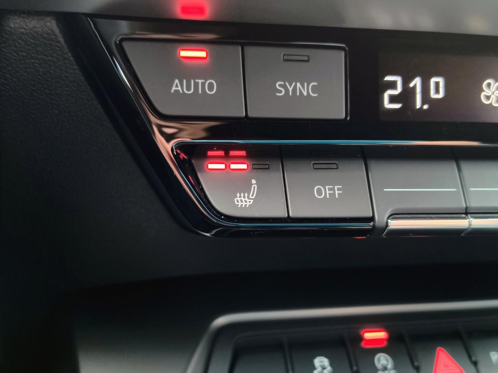 Kamera cofania, S-line, Auto-hold, czarna podsufitka, fotele kubełkowe 27
