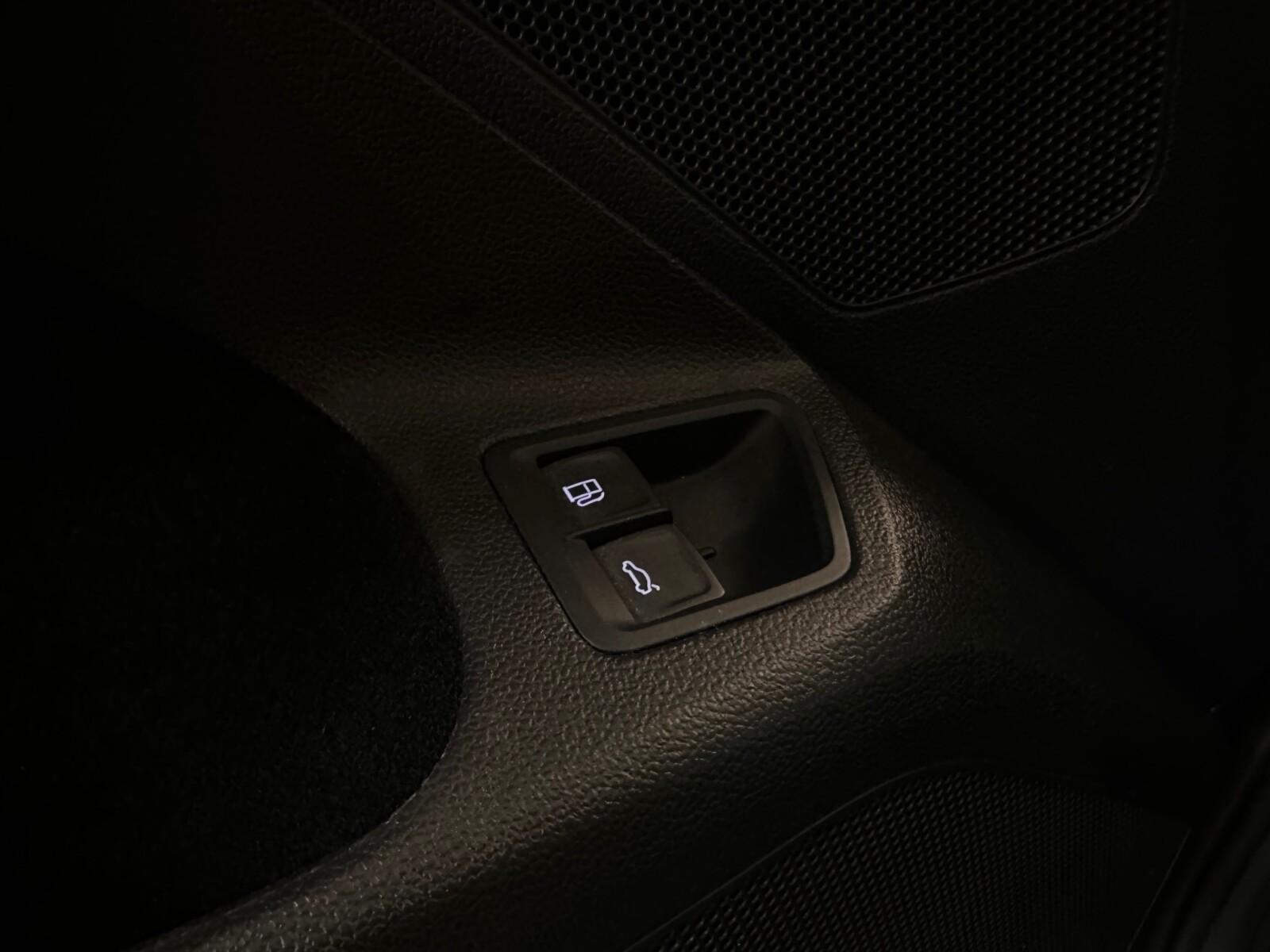 GTE 1.4 TSI Plug-In Hybrid DSG | Kamery 360 | Asystenci | Hak 14