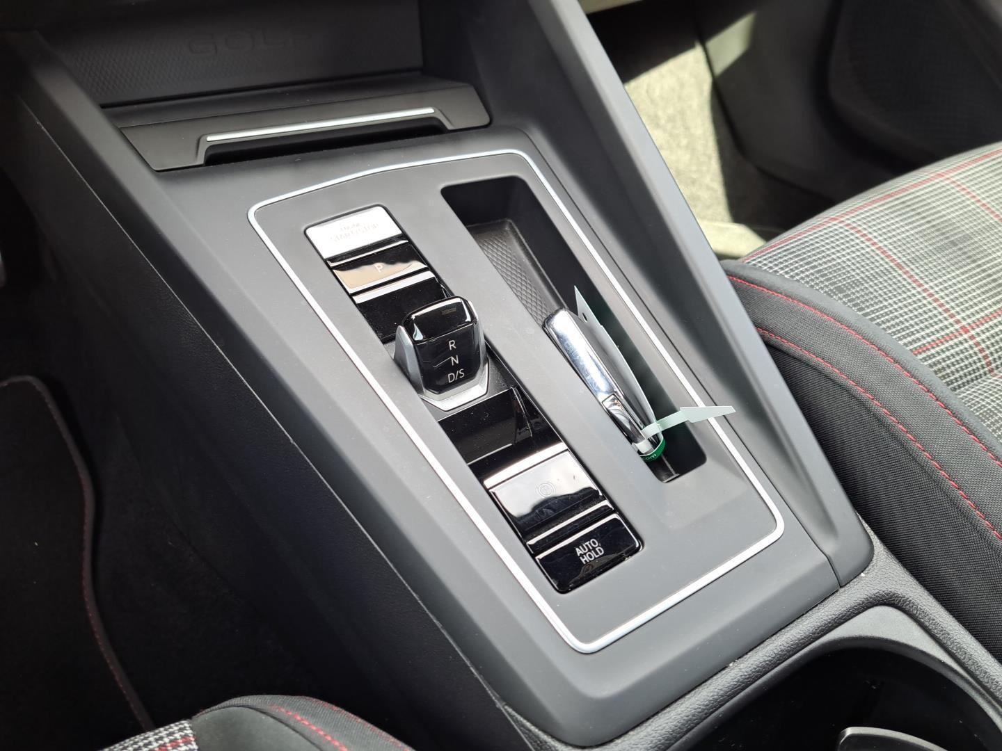 Volkswagen Golf GTI 16
