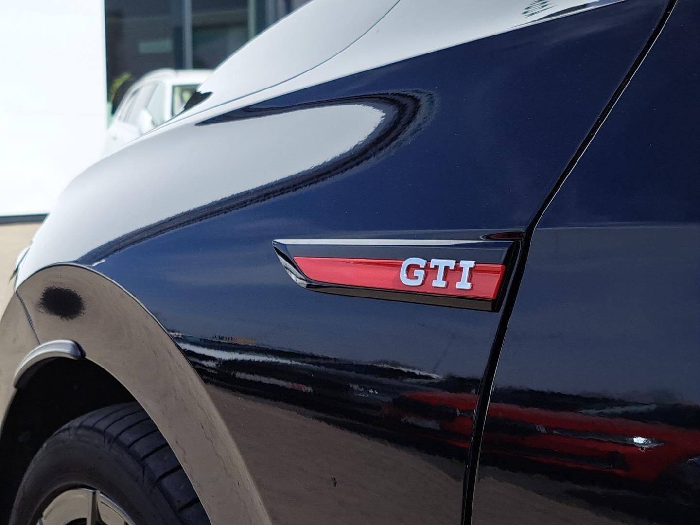 Volkswagen Golf GTI 8