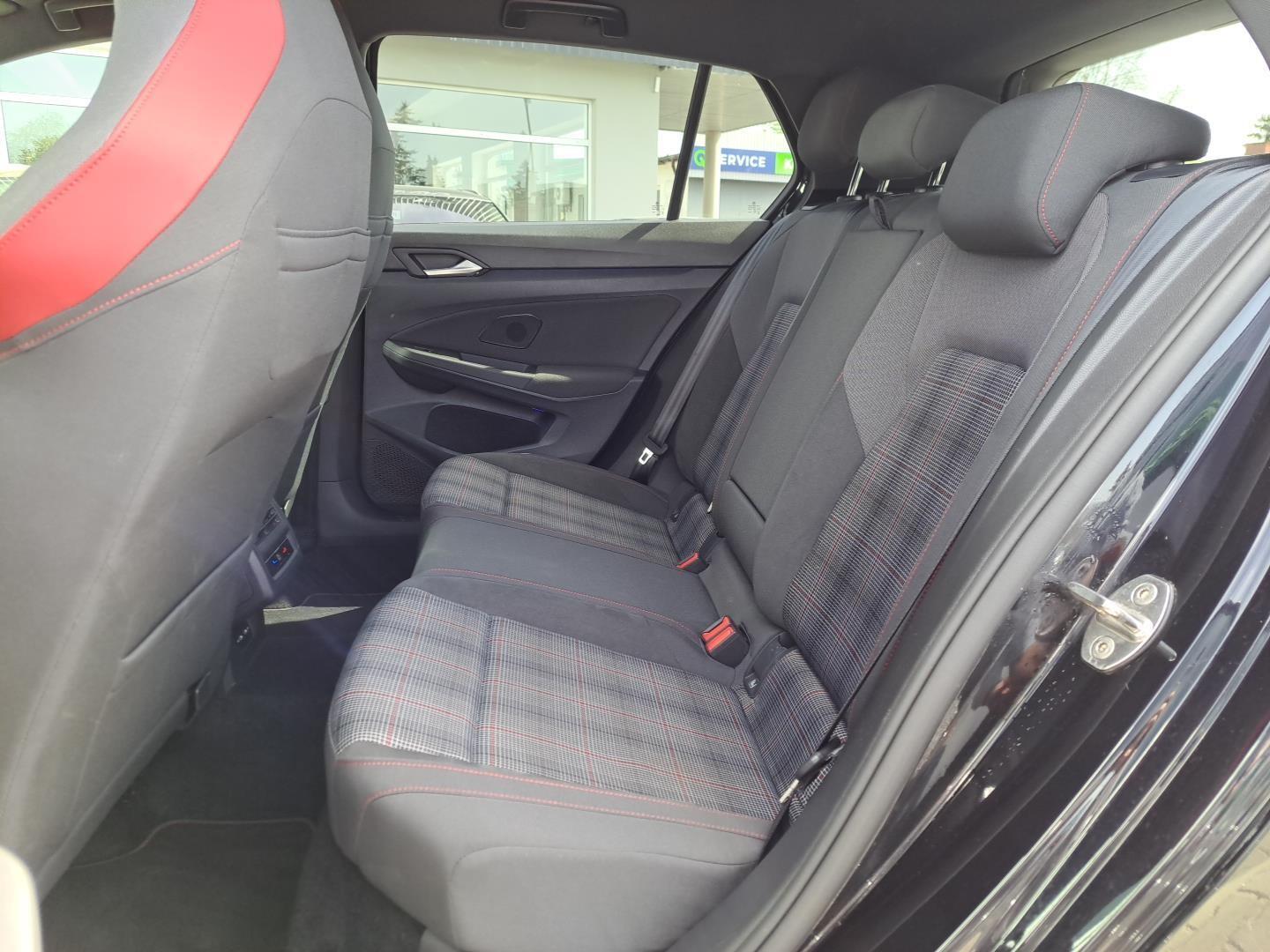 Volkswagen Golf GTI 17