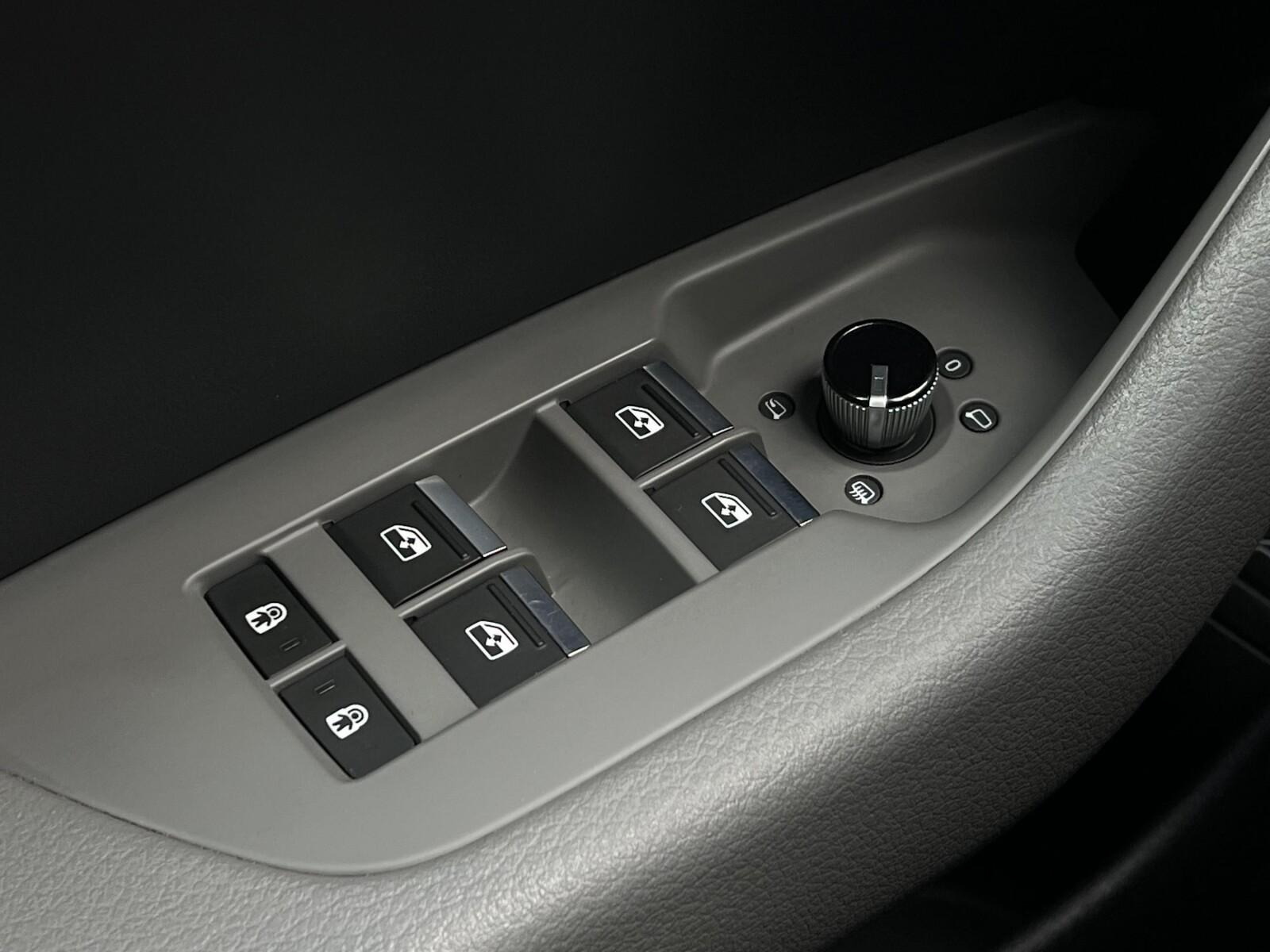 Nawigacja Reflektory LED Matrix Cyfrowe zegary Kamera cofania Android Auto 18