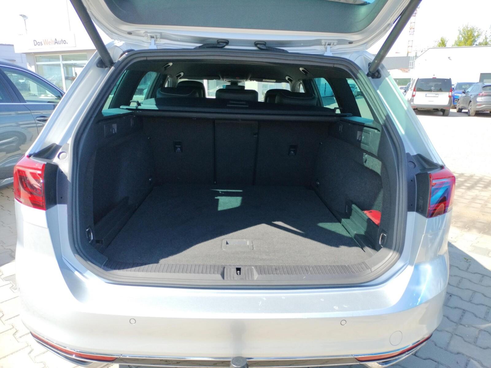 Volkswagen Passat Variant R-line DSG 16