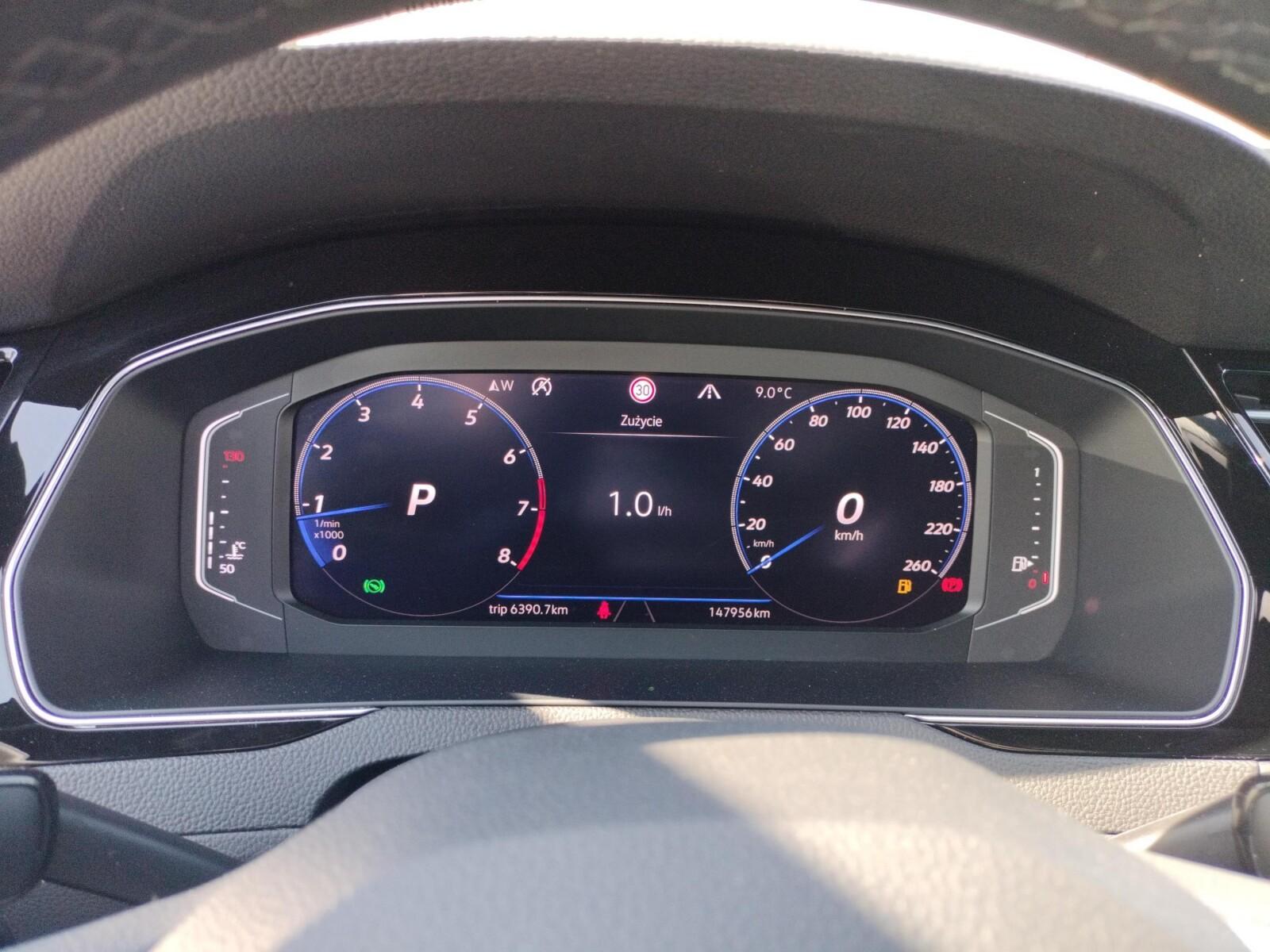 Volkswagen Passat Variant R-line DSG 13