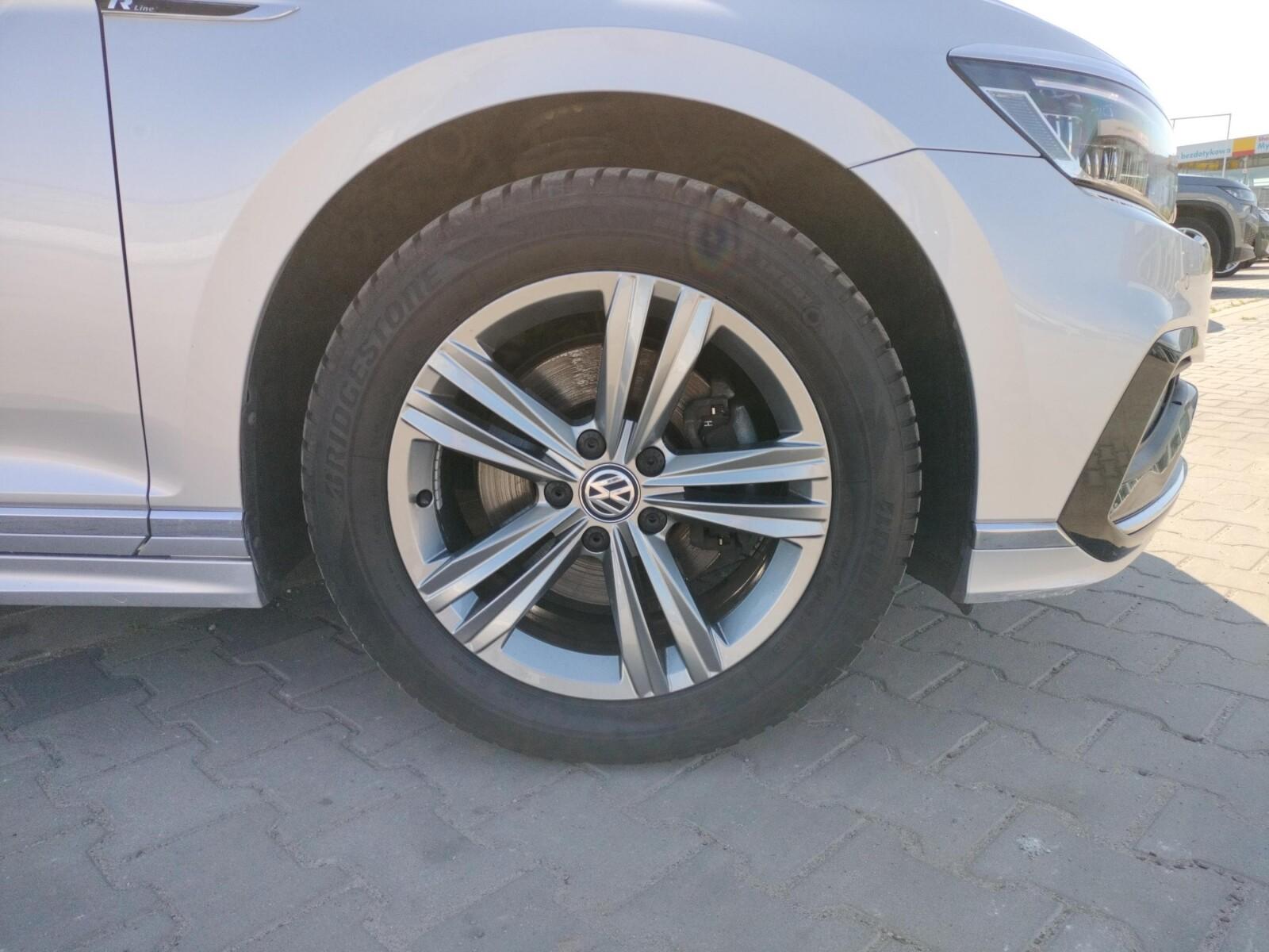 Volkswagen Passat Variant R-line DSG 17