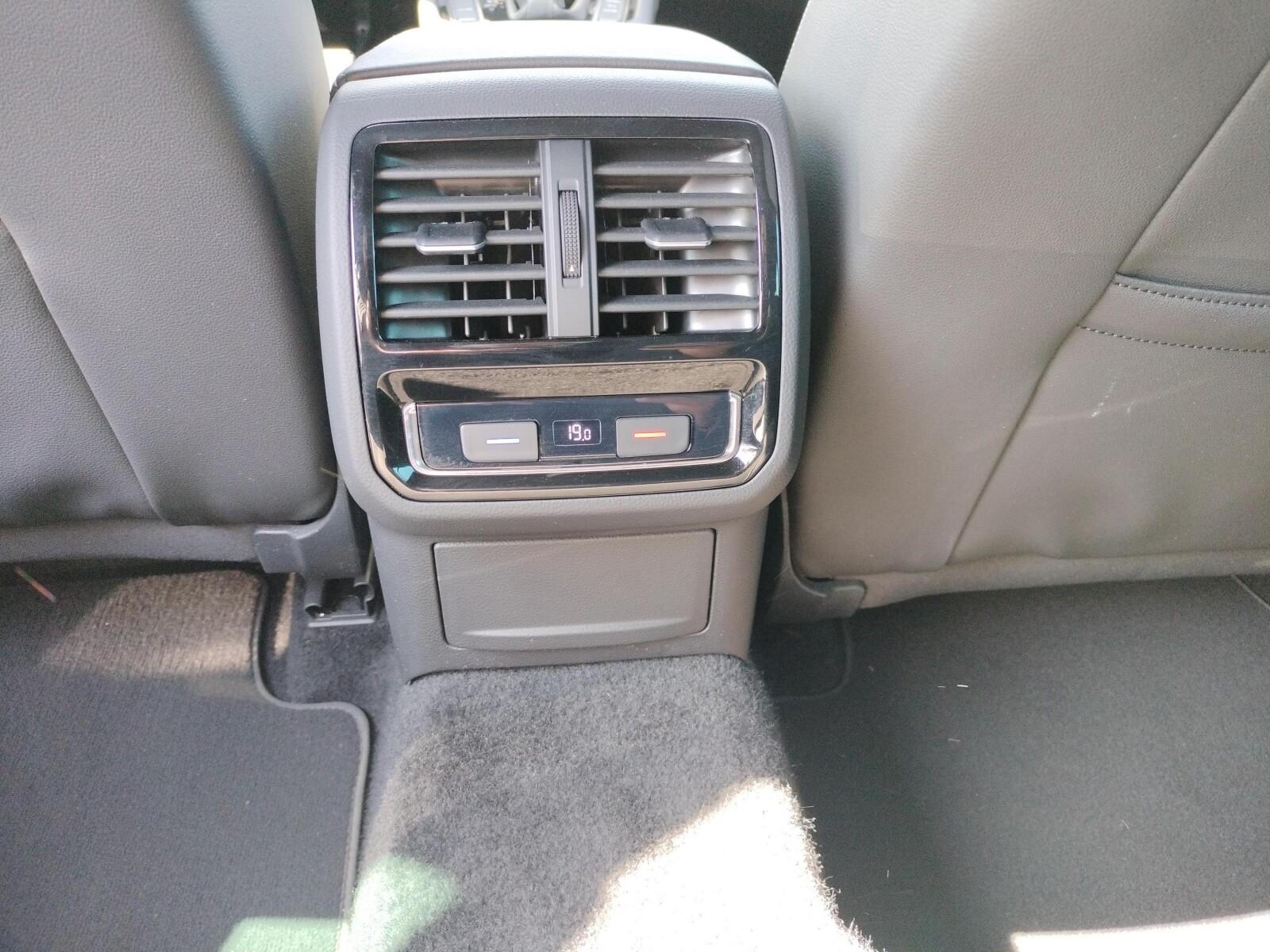 Volkswagen Passat Variant R-line DSG 25