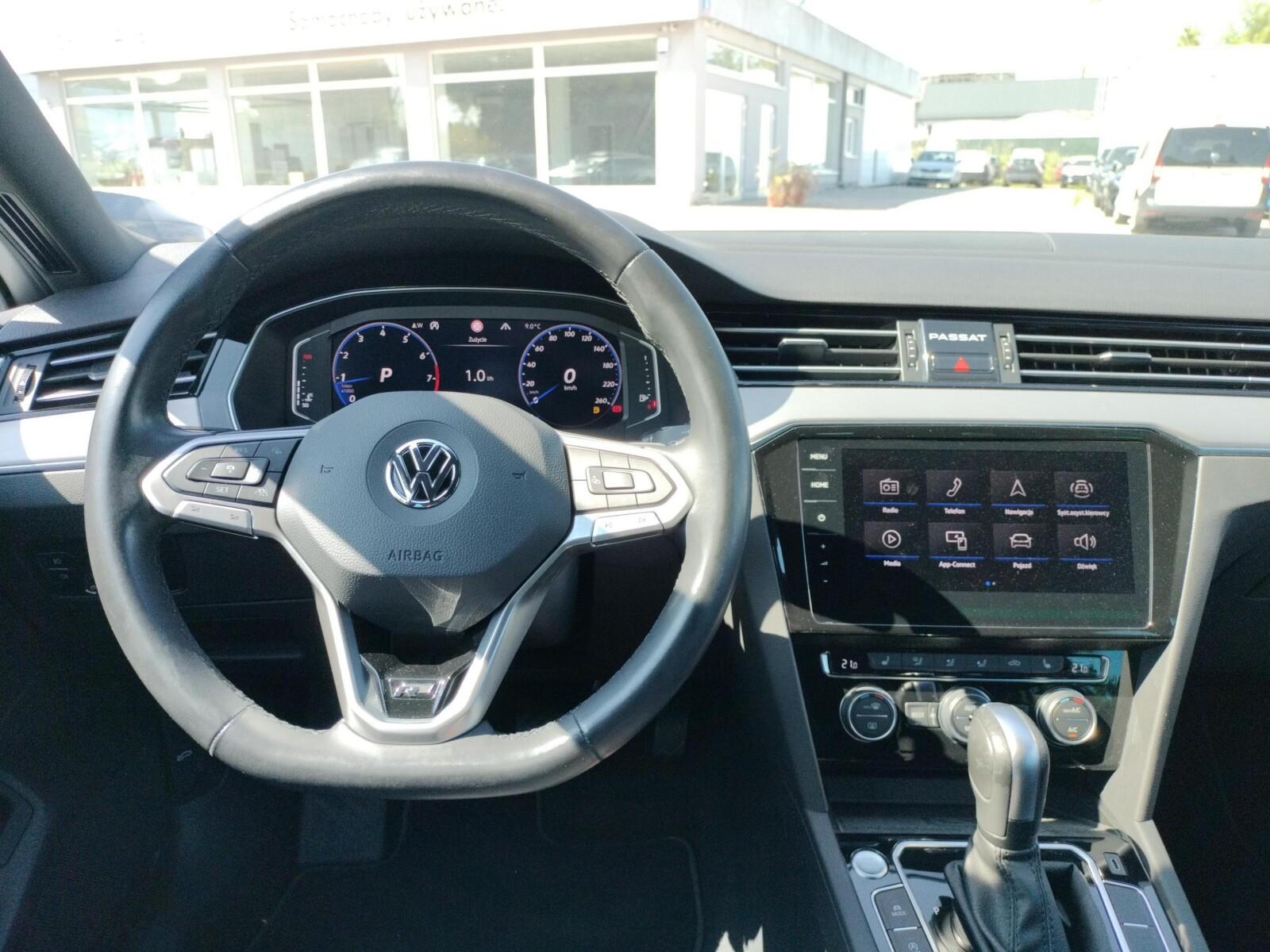 Volkswagen Passat Variant R-line DSG 12