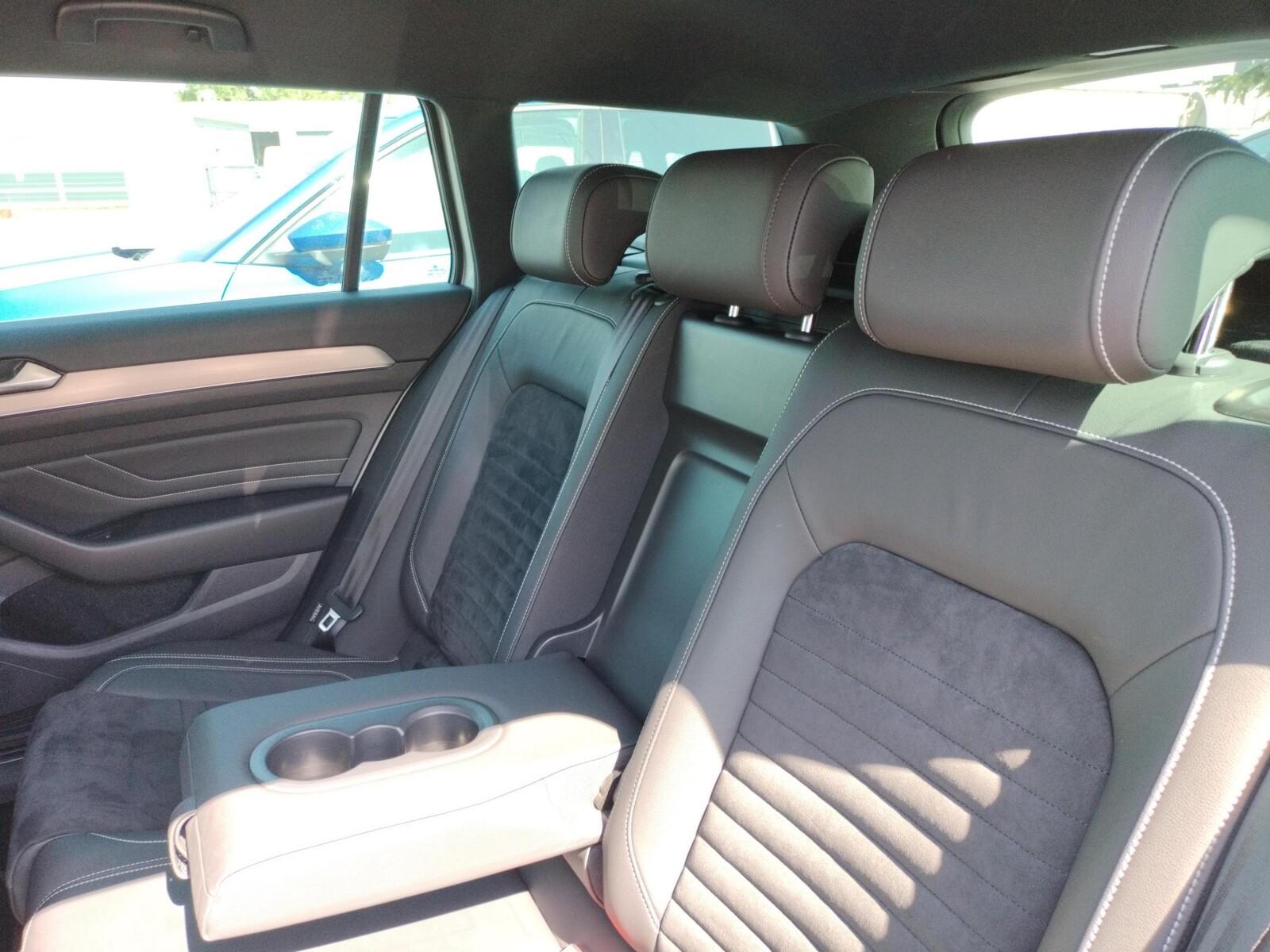 Volkswagen Passat Variant R-line DSG 15