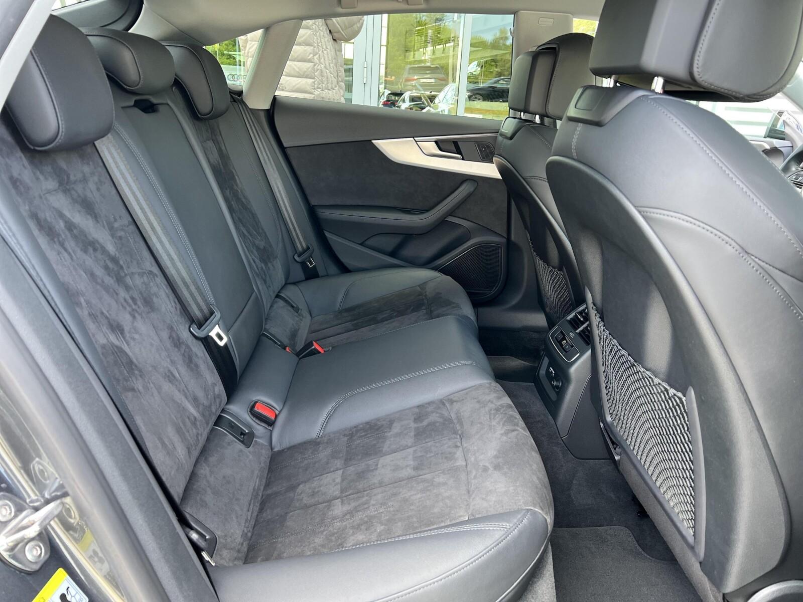S-Line Apple CarPlay Reflektory LED Matrix Tempomat Virtual Cockpit 11