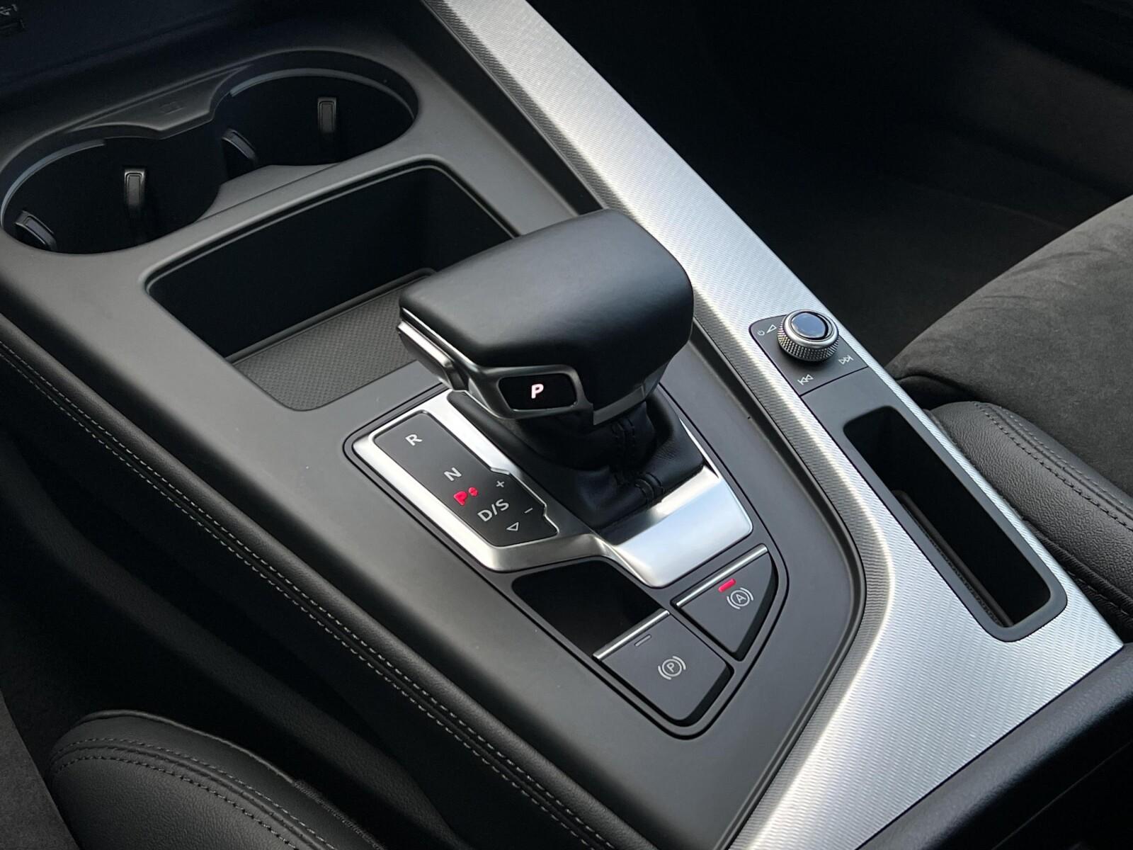 S-Line Apple CarPlay Reflektory LED Matrix Tempomat Virtual Cockpit 18