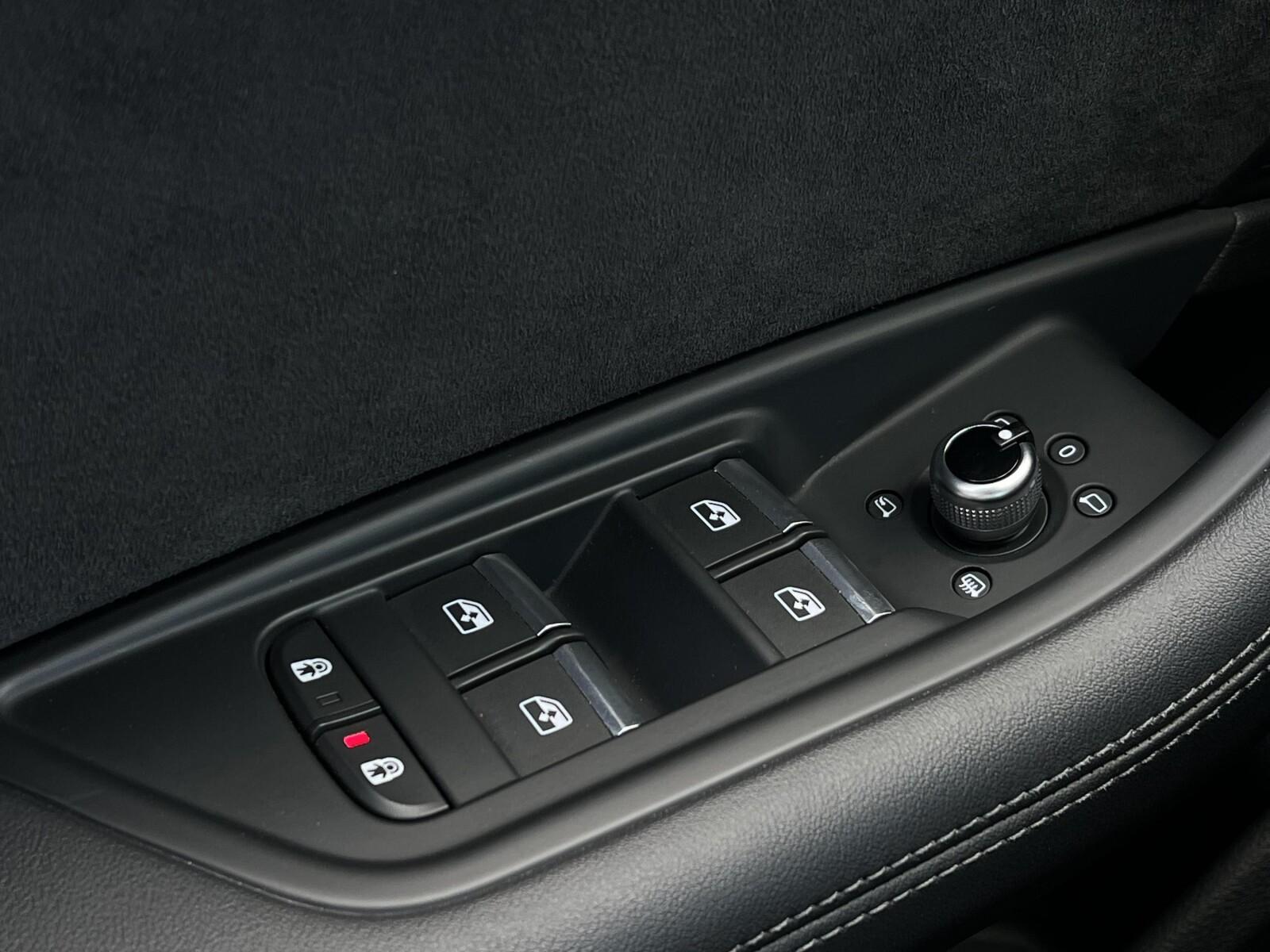 S-Line Apple CarPlay Reflektory LED Matrix Tempomat Virtual Cockpit 20
