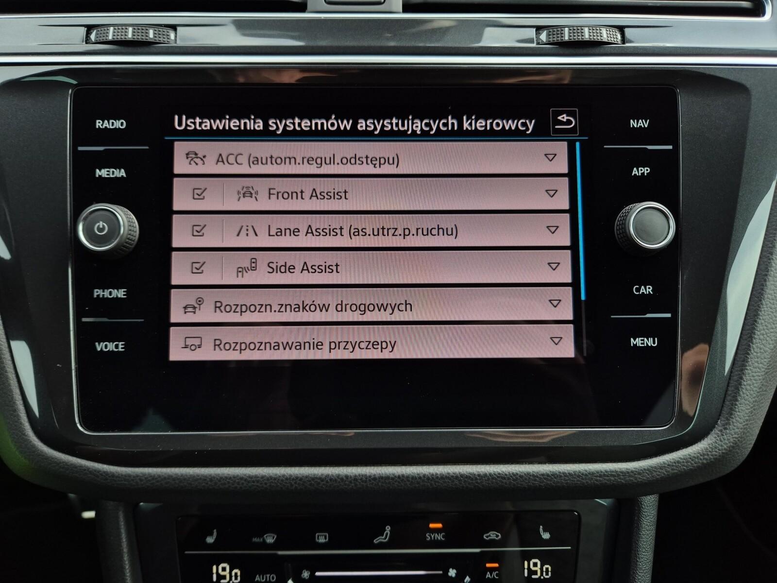 2.0TDI 200KM 4Motion R-Line DCC Alu20 Virtual Kamera Navi LED ACC FV23 24
