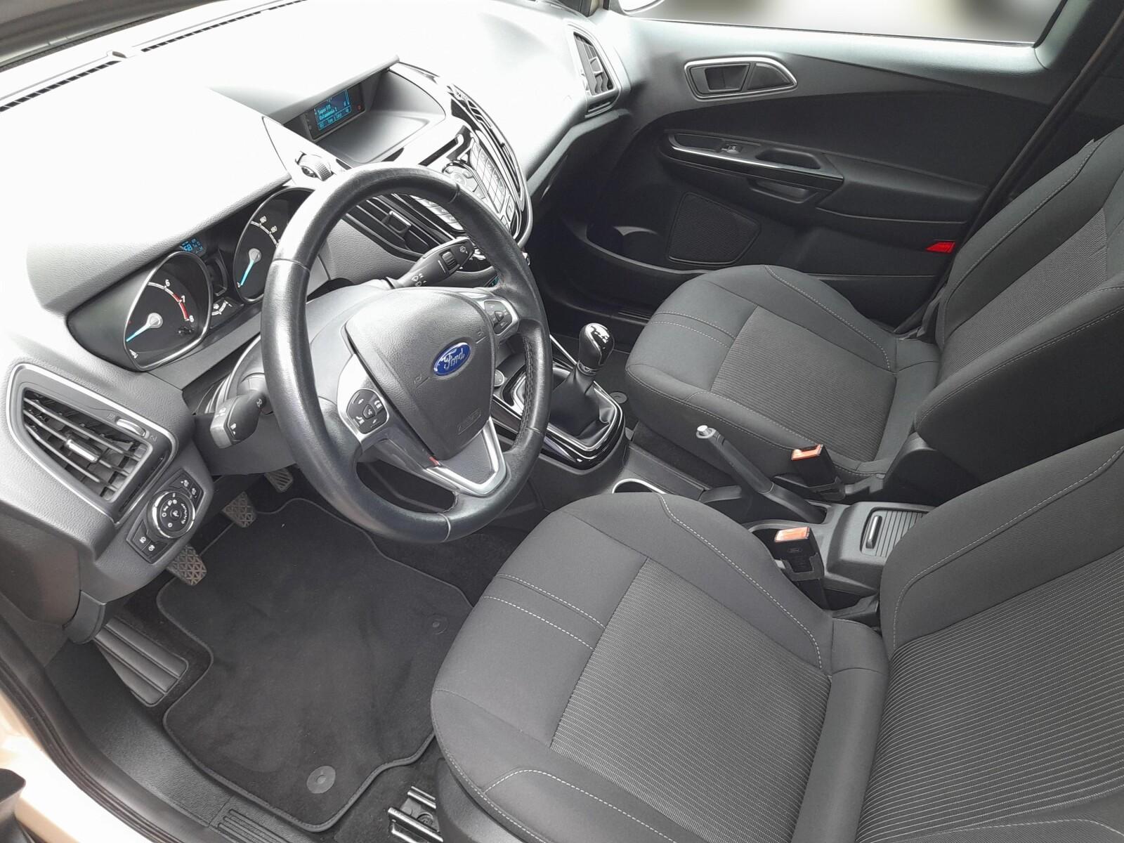 Titanium | xenon | klimatyzacja auto.  | podgrzewane fotele | tempomat 8