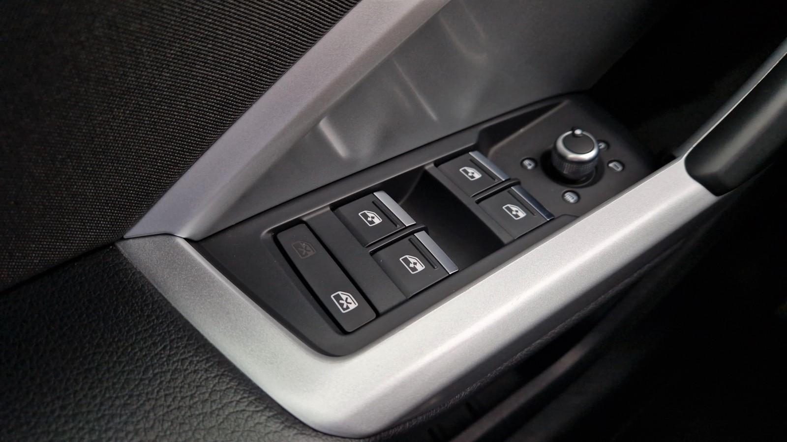 35TFSI S line S Tronic/ Gwarancja do 2025-08-30 lub 90 000 8
