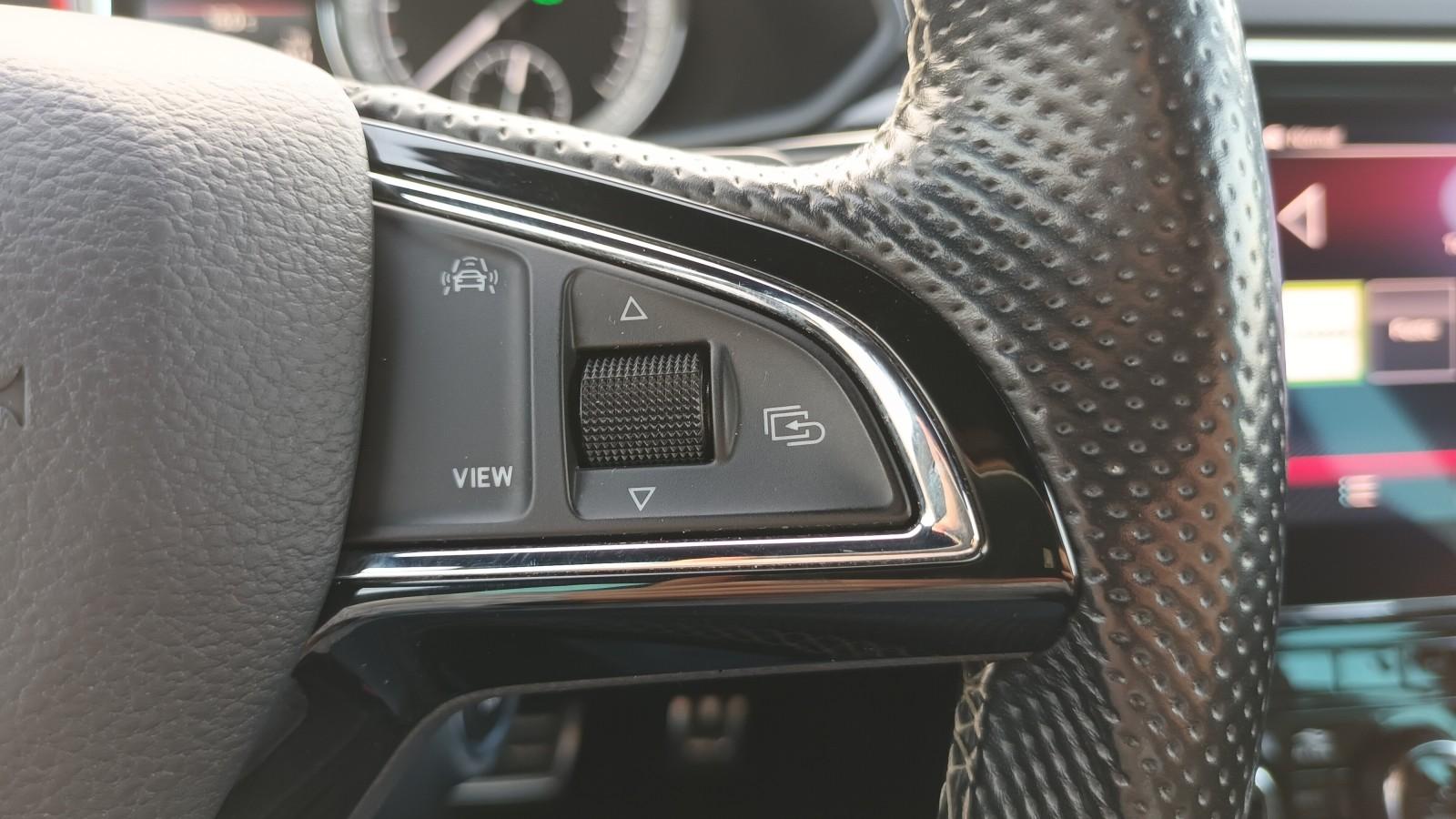 TSI 4x4 272KM Sportline | DSG | KESSY | Bi-ksenon | AFS | FV23% 17