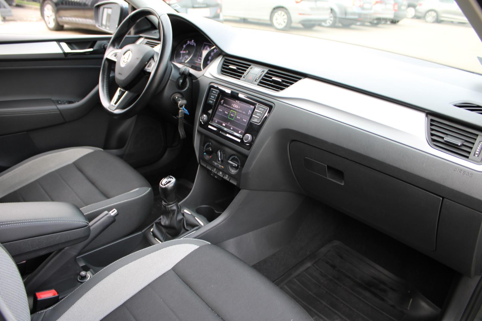 SalonPL 1.0 TSI 110 KM Ambition+Pakiety Alu15" Czuj.Park Bluetooth ASO 9