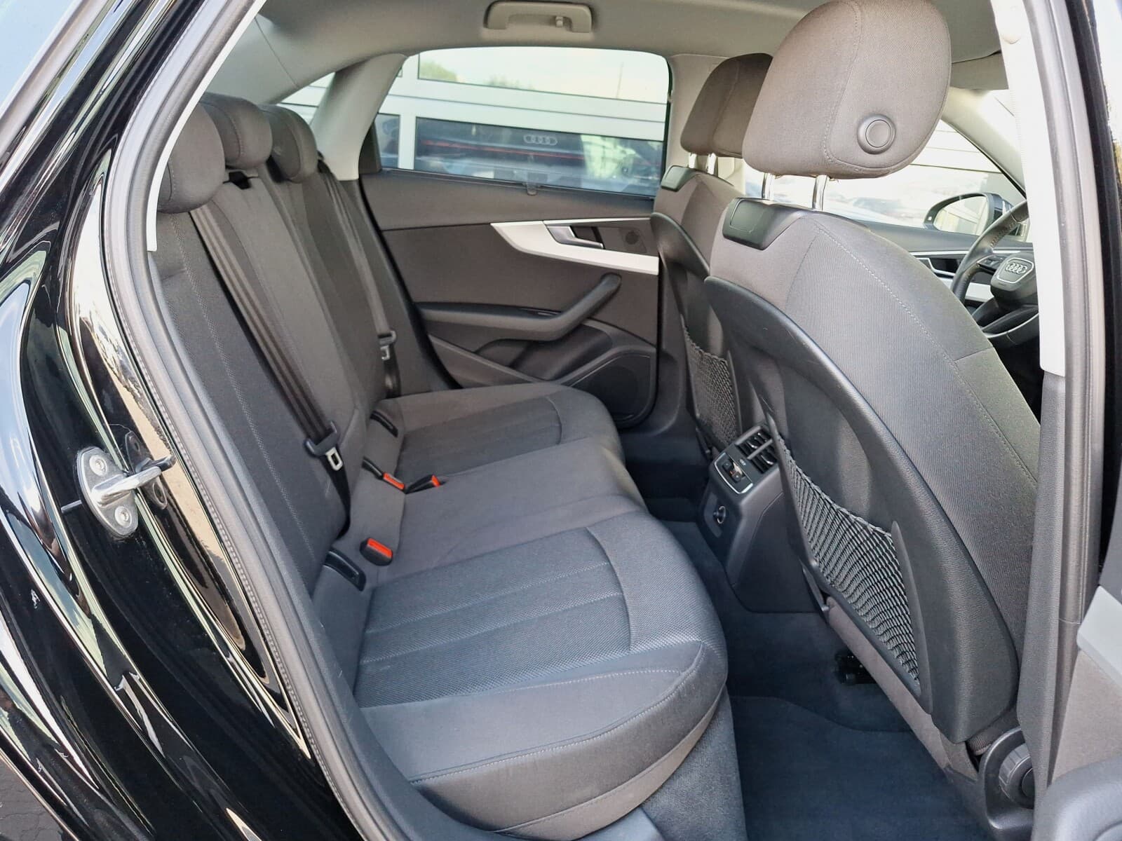 Audi A4 Limousine