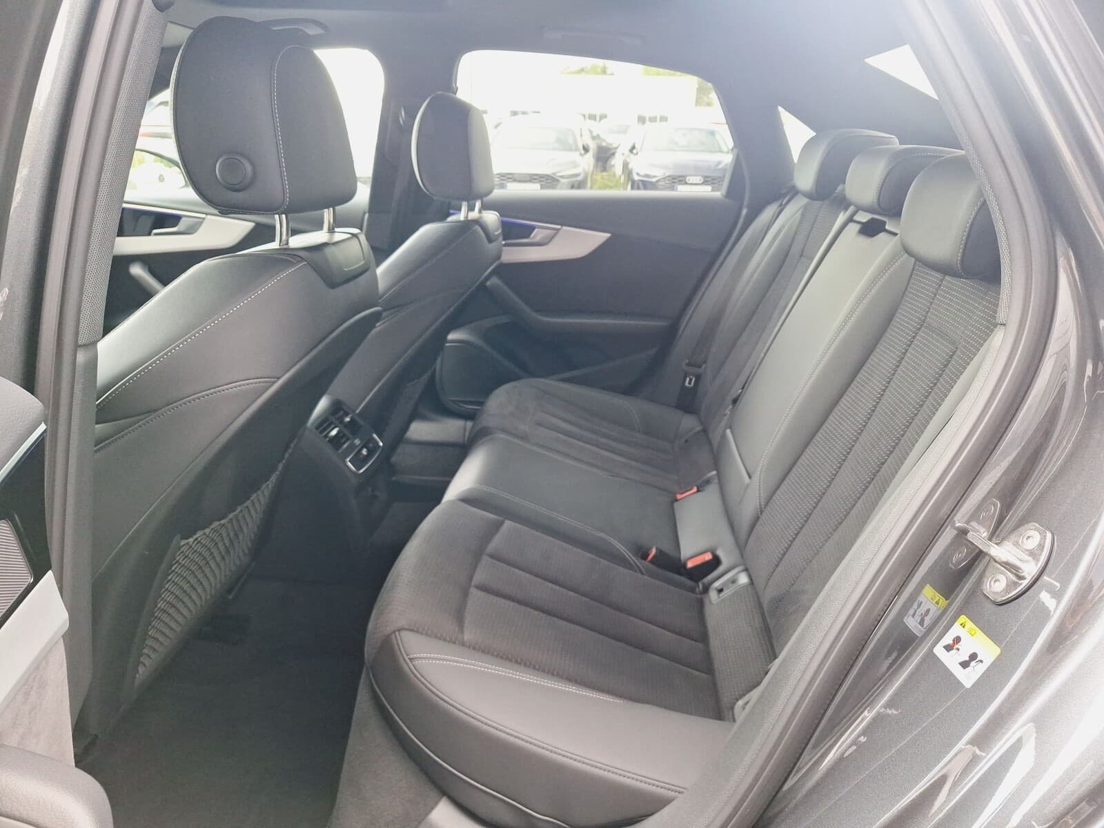 Audi A4 Limousine